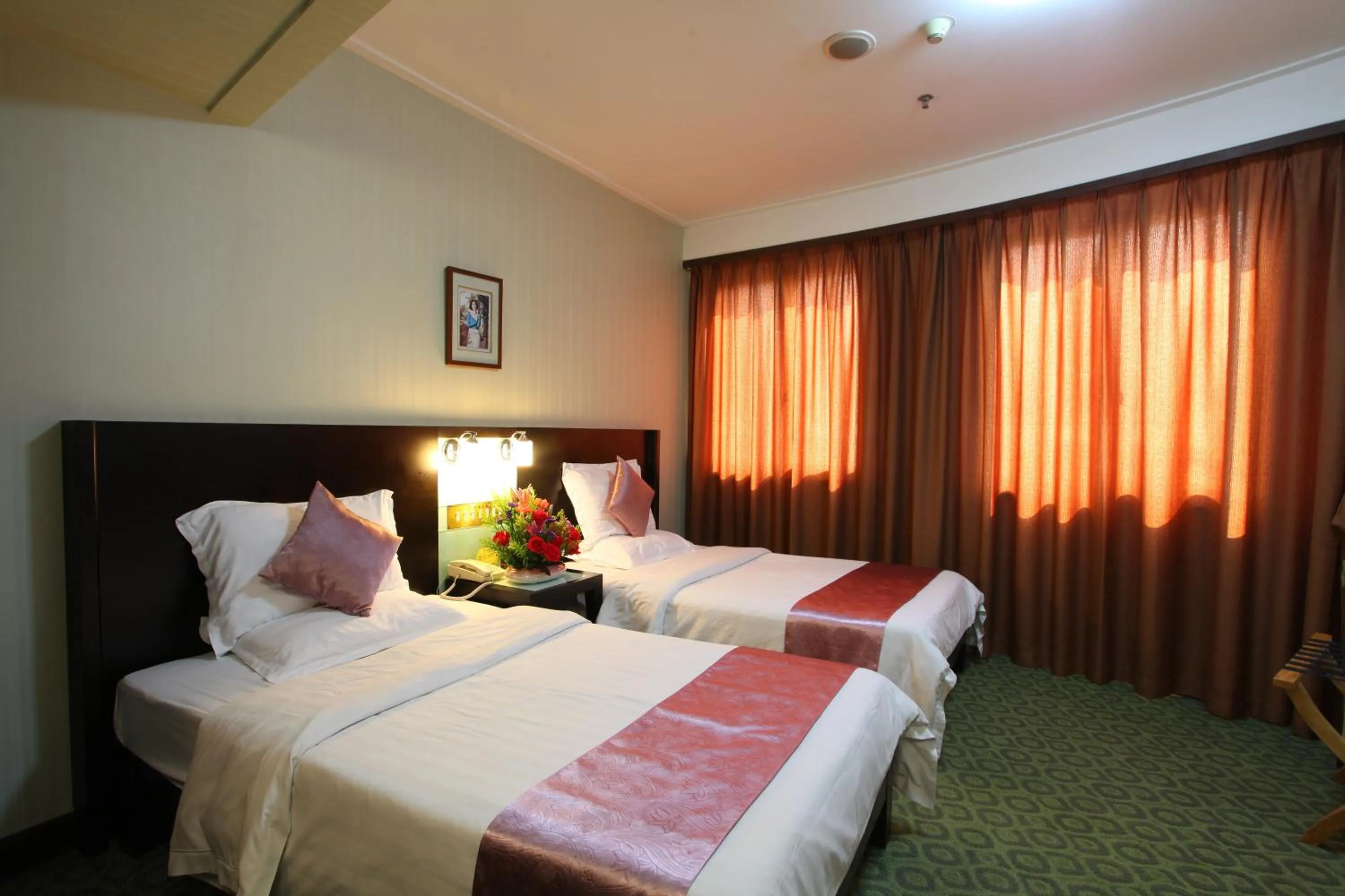 Deluxe Twin Room with River View in Xinhua Hotel