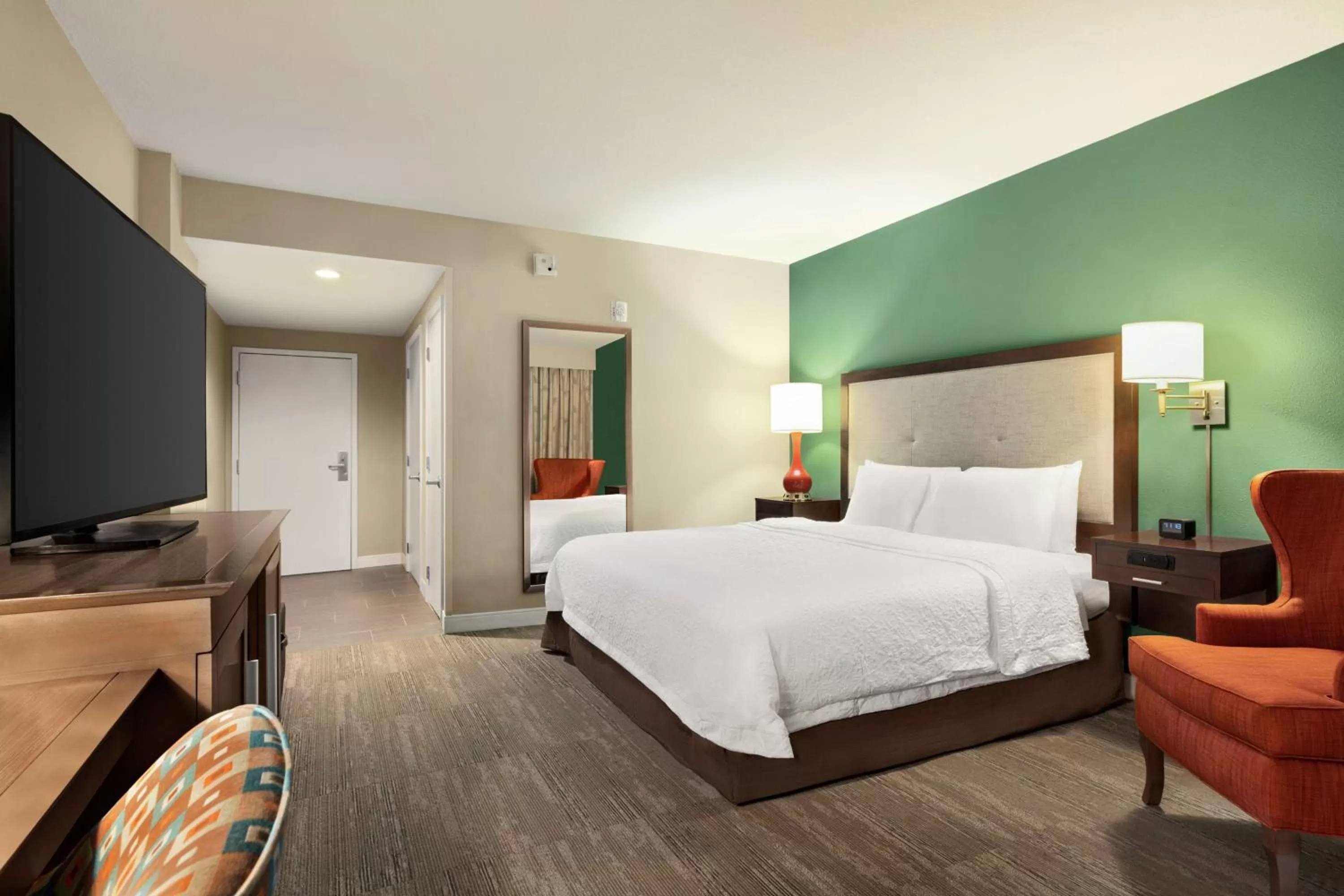 King Room with Roll-In Shower - Mobility Access in Hampton Inn and Suites New Orleans Convention Center