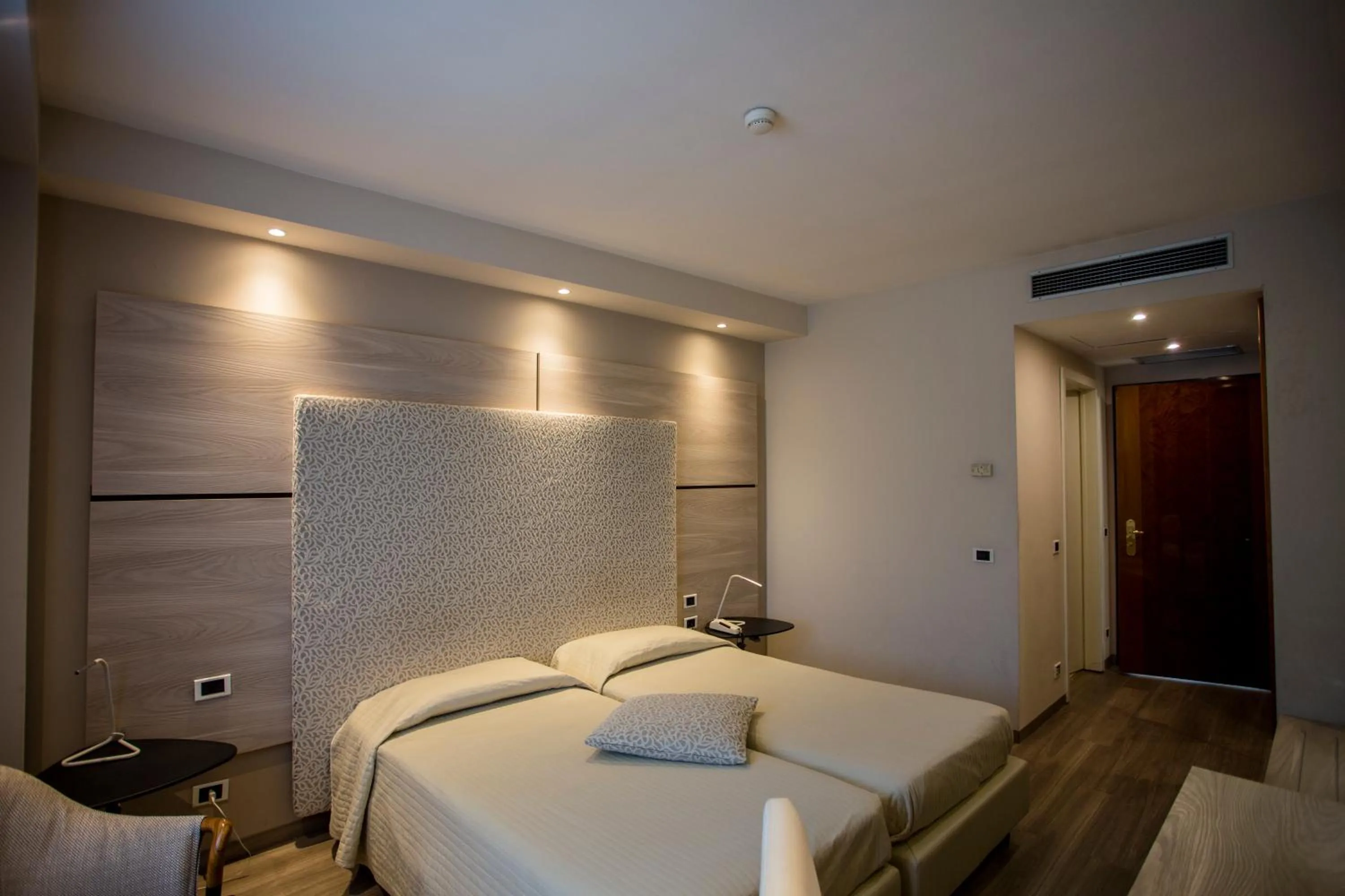 Twin Room in Hostellerie Du Cheval Blanc