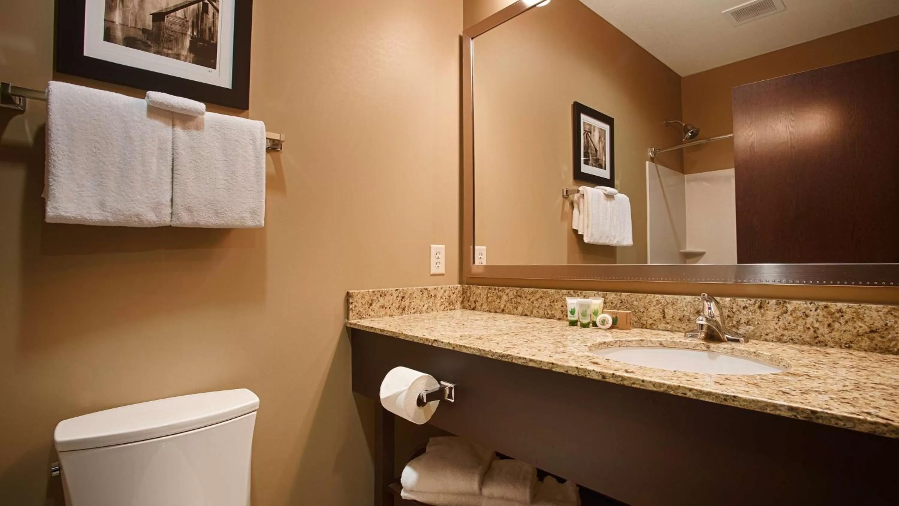 King Suite with Whirlpool - Non-smoking in Best Western Plus Night Watchman Inn & Suites