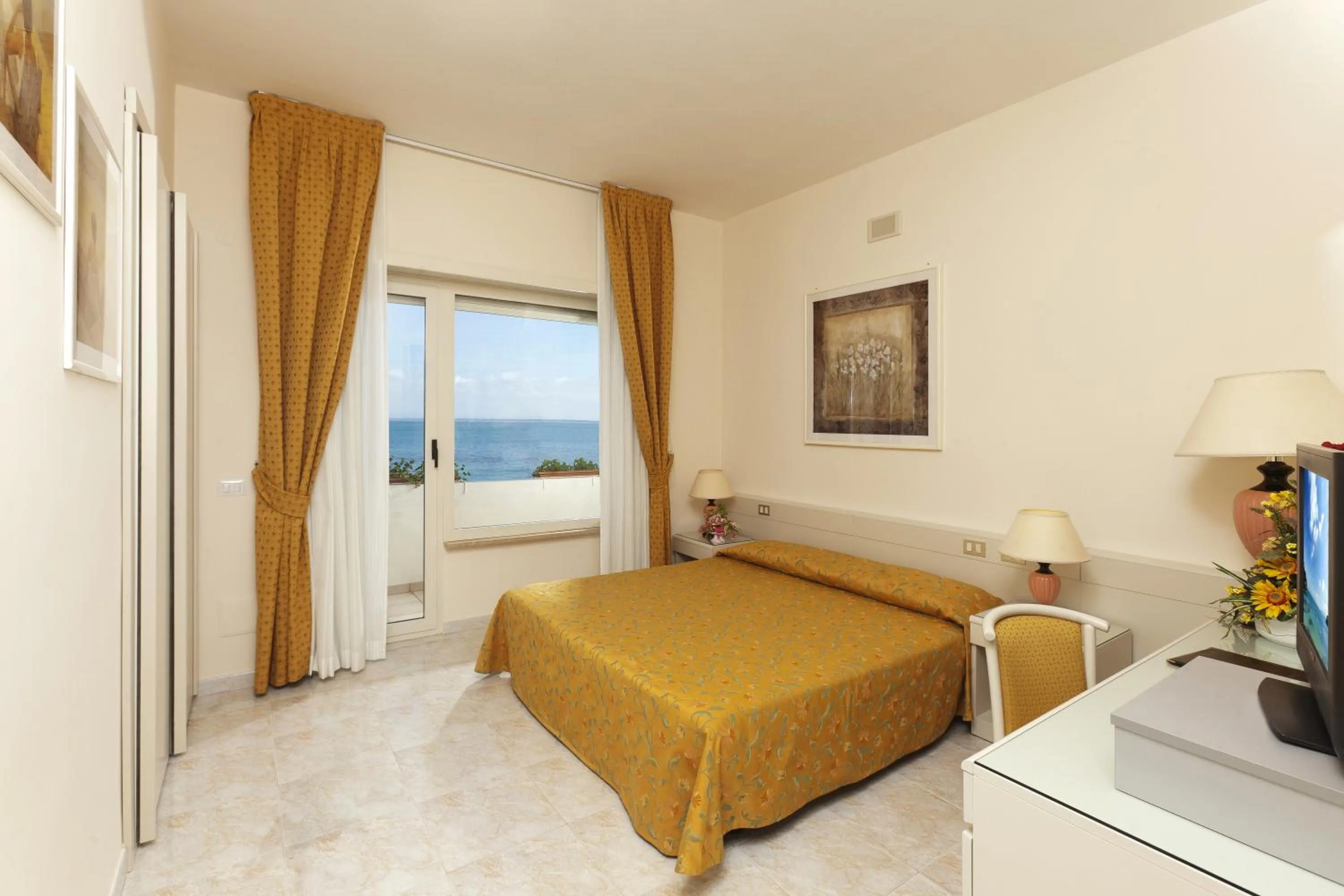 Superior Double Room with Sea View in Baia D'Argento