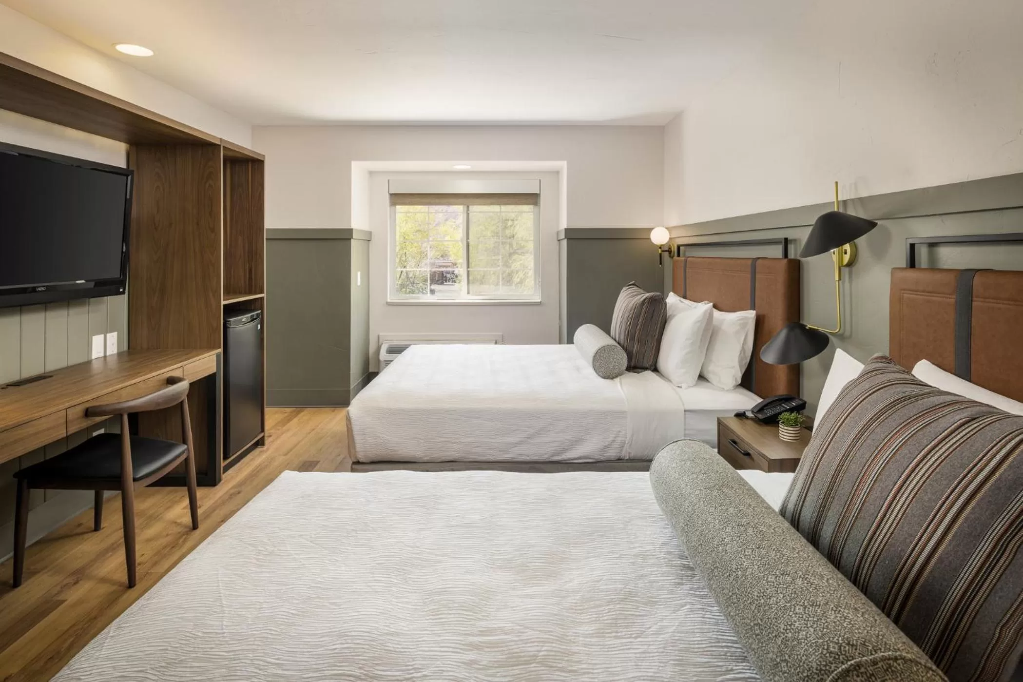 Standard Double Queen Room in River Canyon Lodge