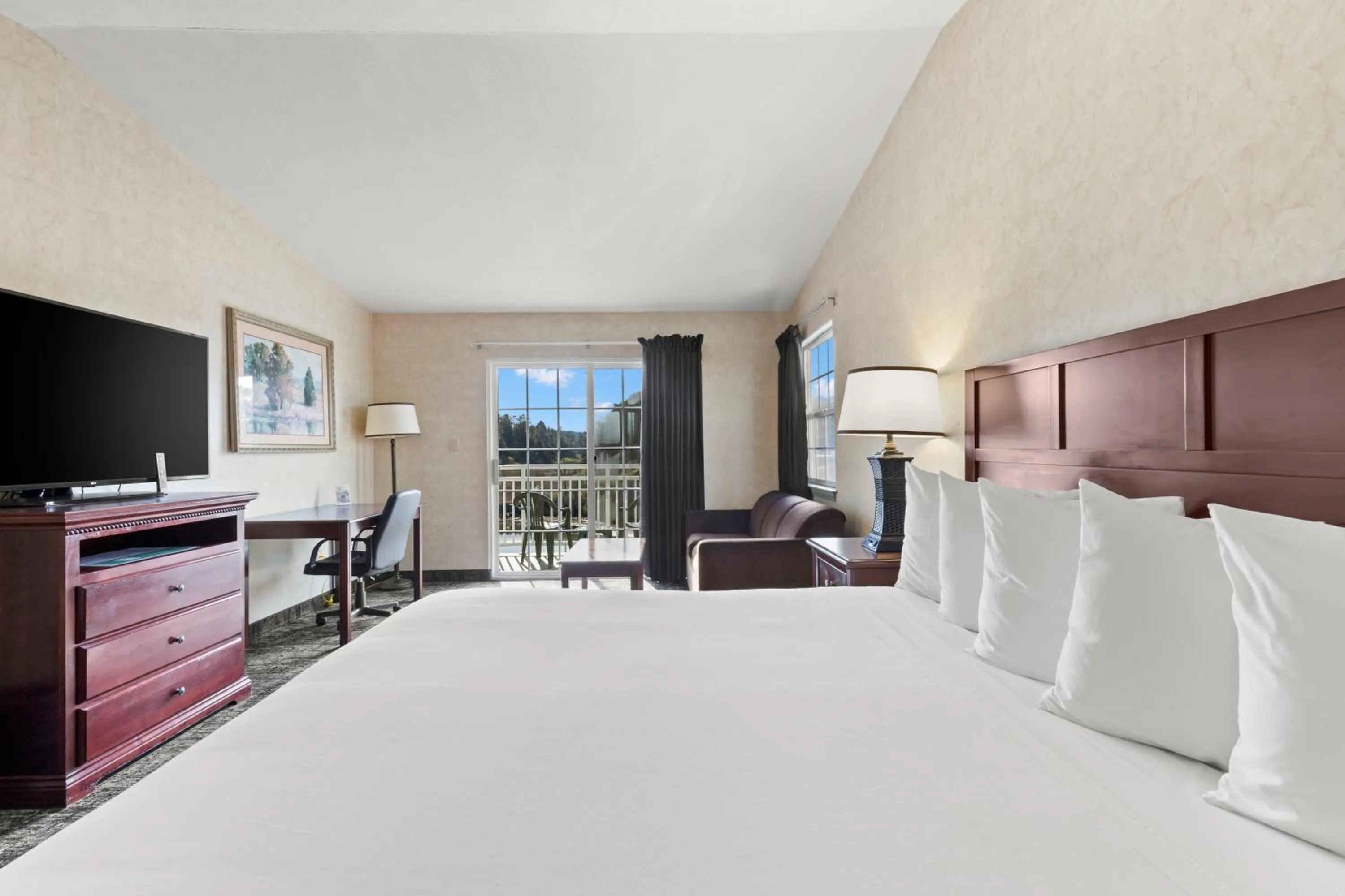 Premium King with Balcony Estuary View in Beach House Inn