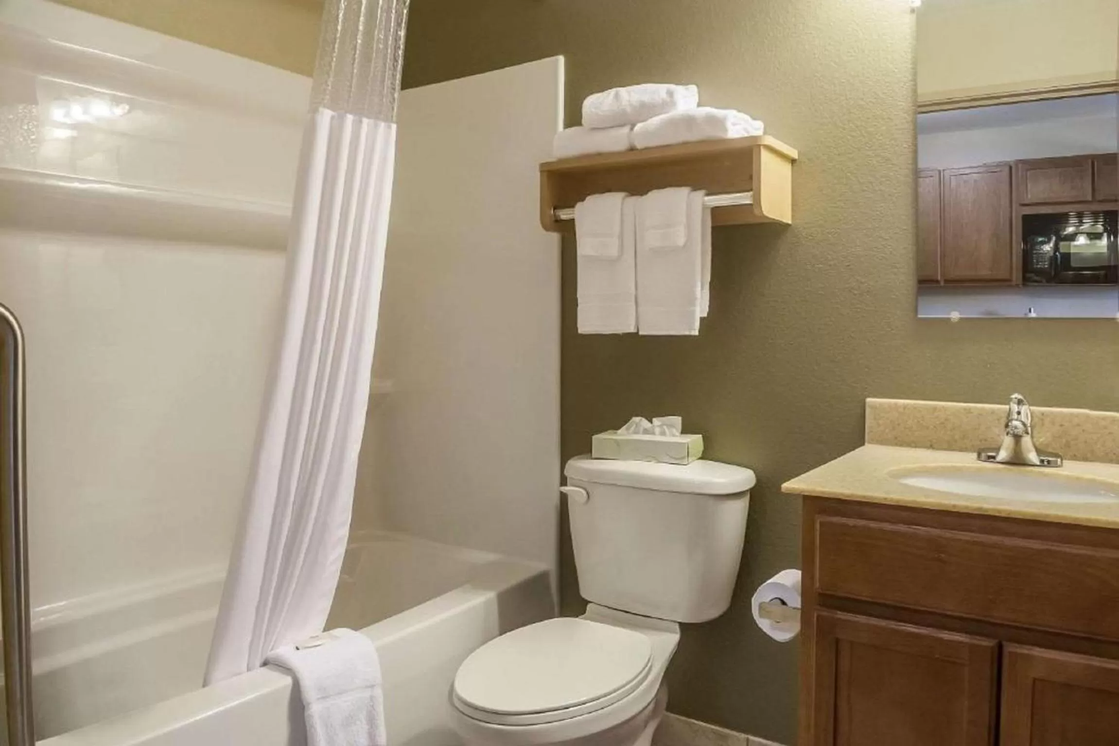 Queen Room - Non-Smoking in Suburban Studios Triadelphia - Wheeling at The Highlands