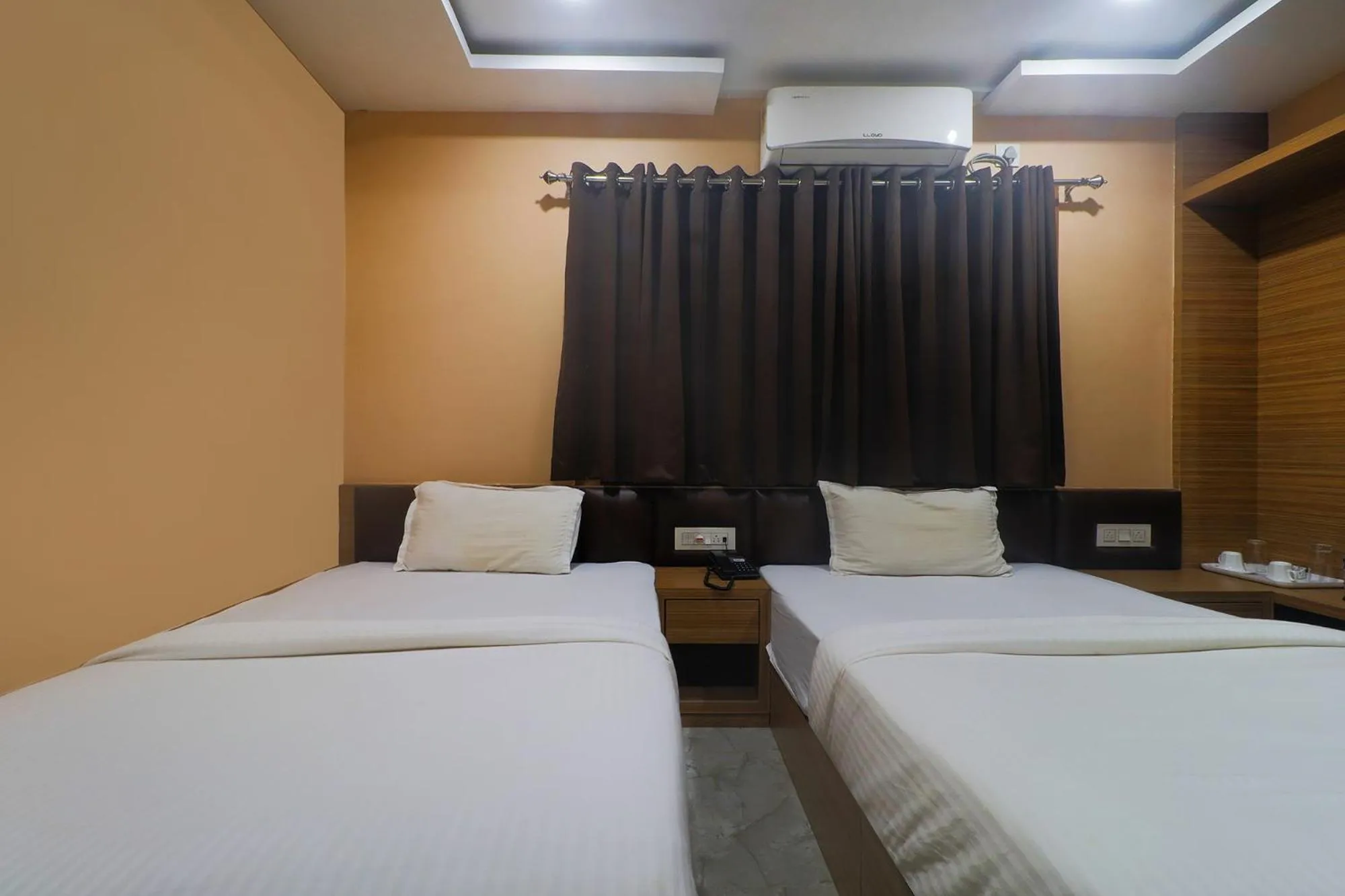 Superior Double Room - single occupancy in FabHotel Ganpati 2 - Nr Siliguri Junction