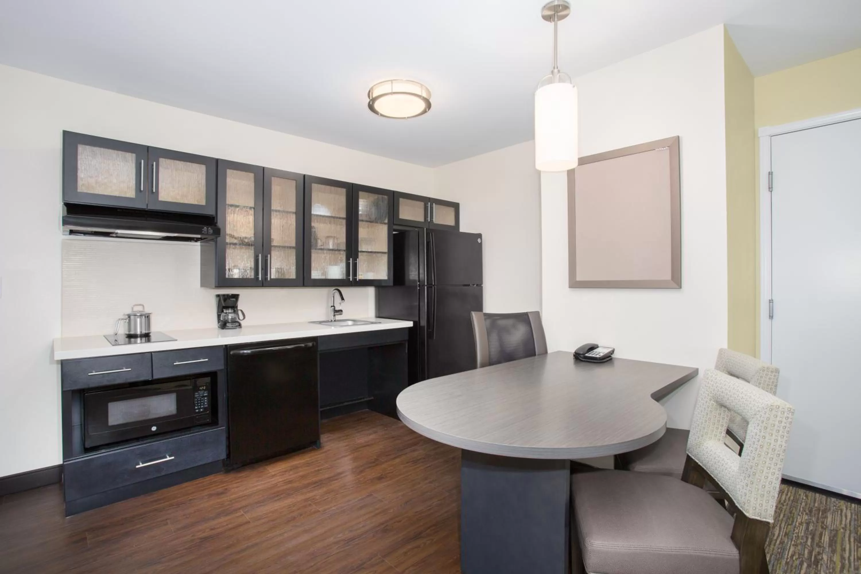 Queen Studio with Roll-In Shower - Disability Access in Candlewood Suites Pueblo by IHG