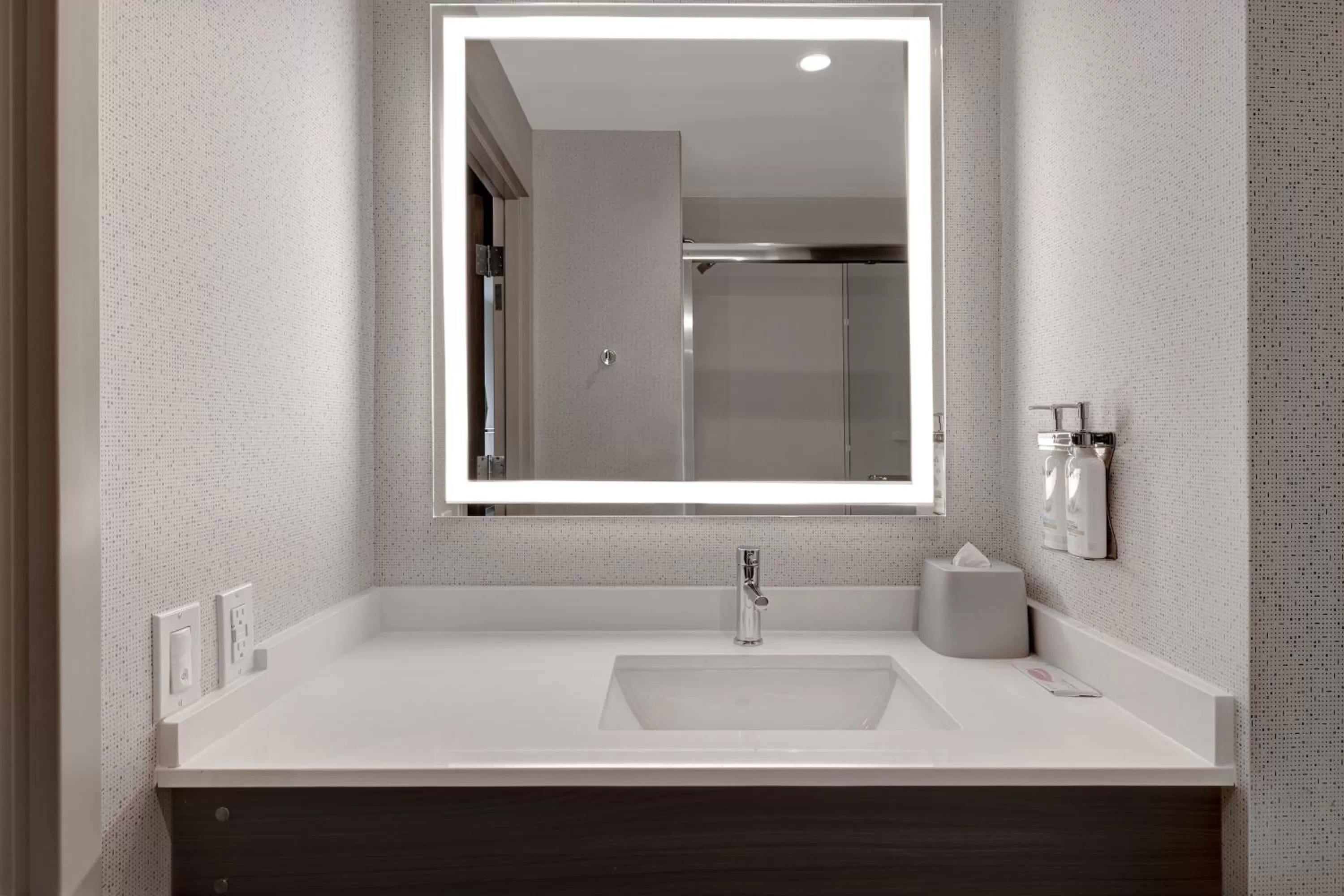 Queen Suite with Two Queen Beds and Mobility Accessible Roll-In Shower in Holiday Inn Express & Suites - Glendale Downtown