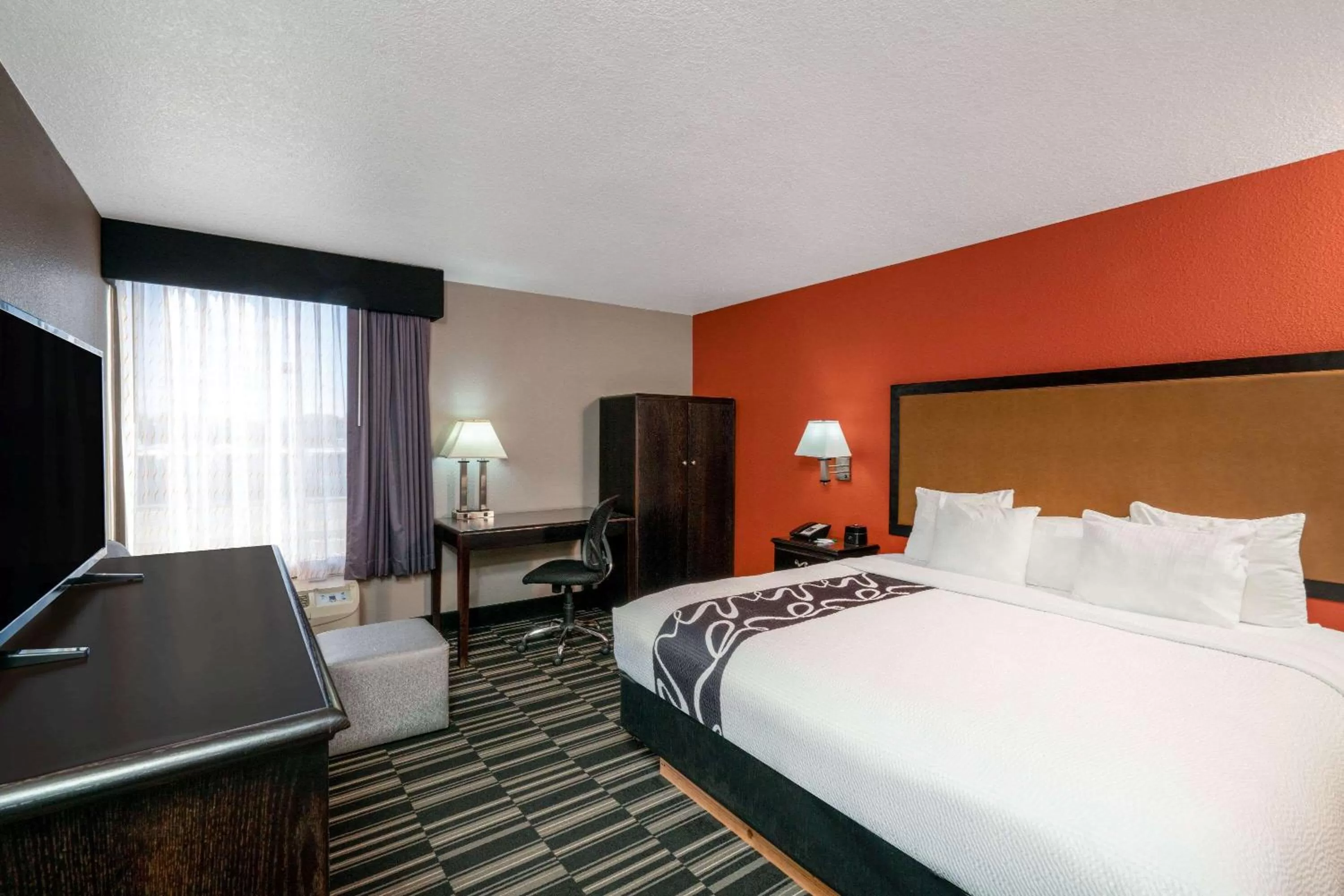 Deluxe King Room in La Quinta by Wyndham Memphis Airport Graceland