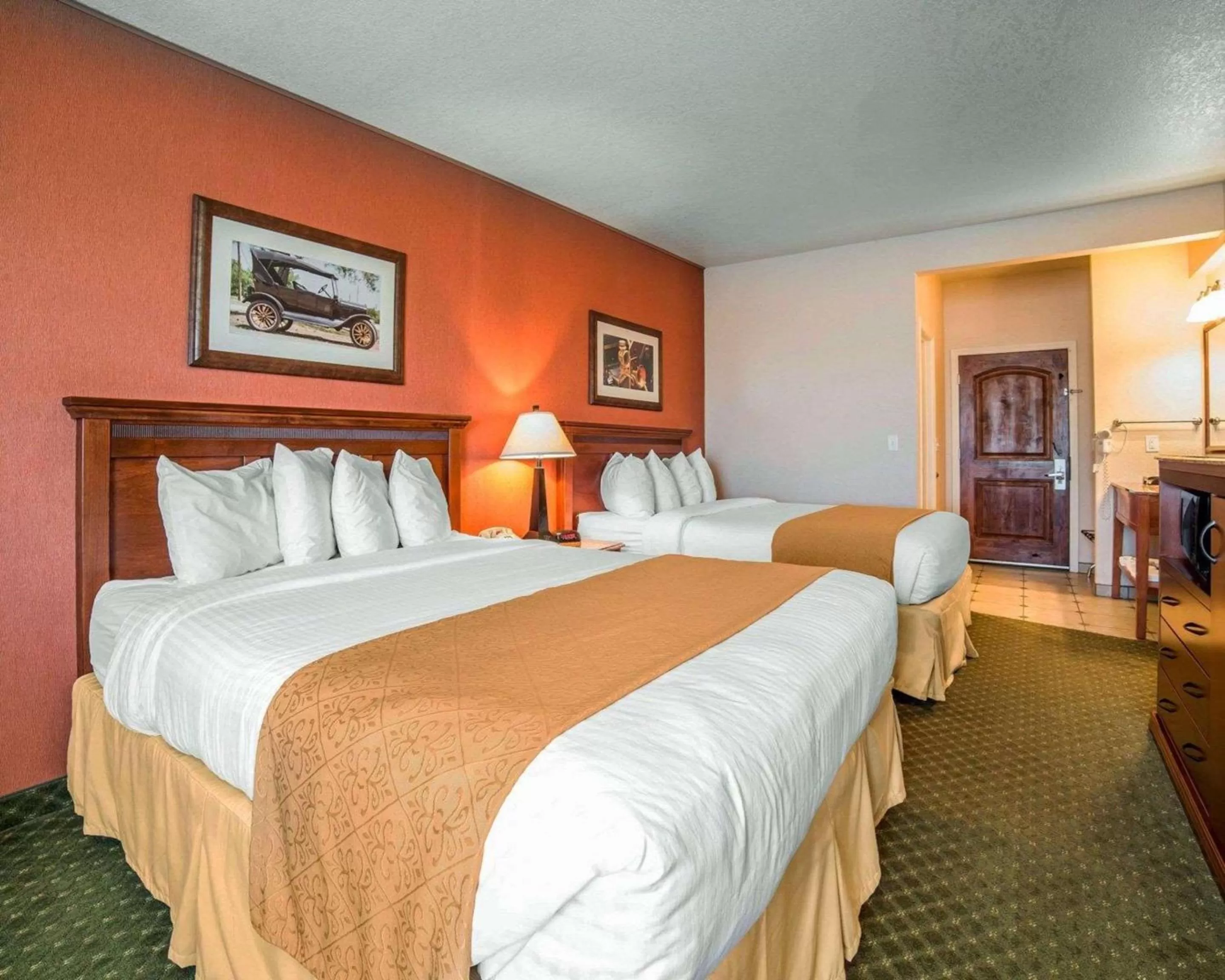 Queen Room with Two Queen Beds - Non-Smoking in Quality Inn Winnemucca - Model T Casino