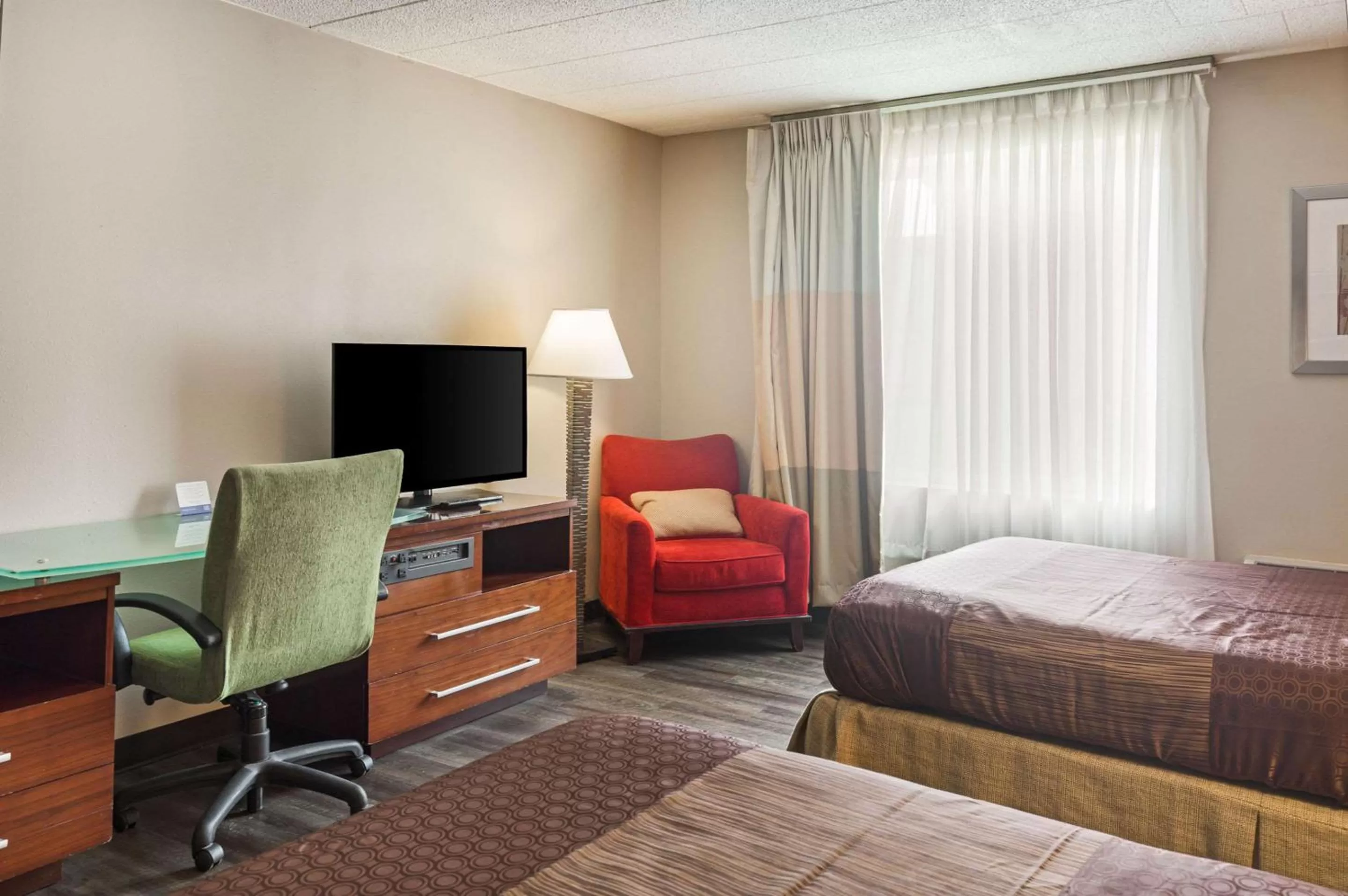 Double Room in Fairmount Inn & Suites - Stroudsburg, Poconos