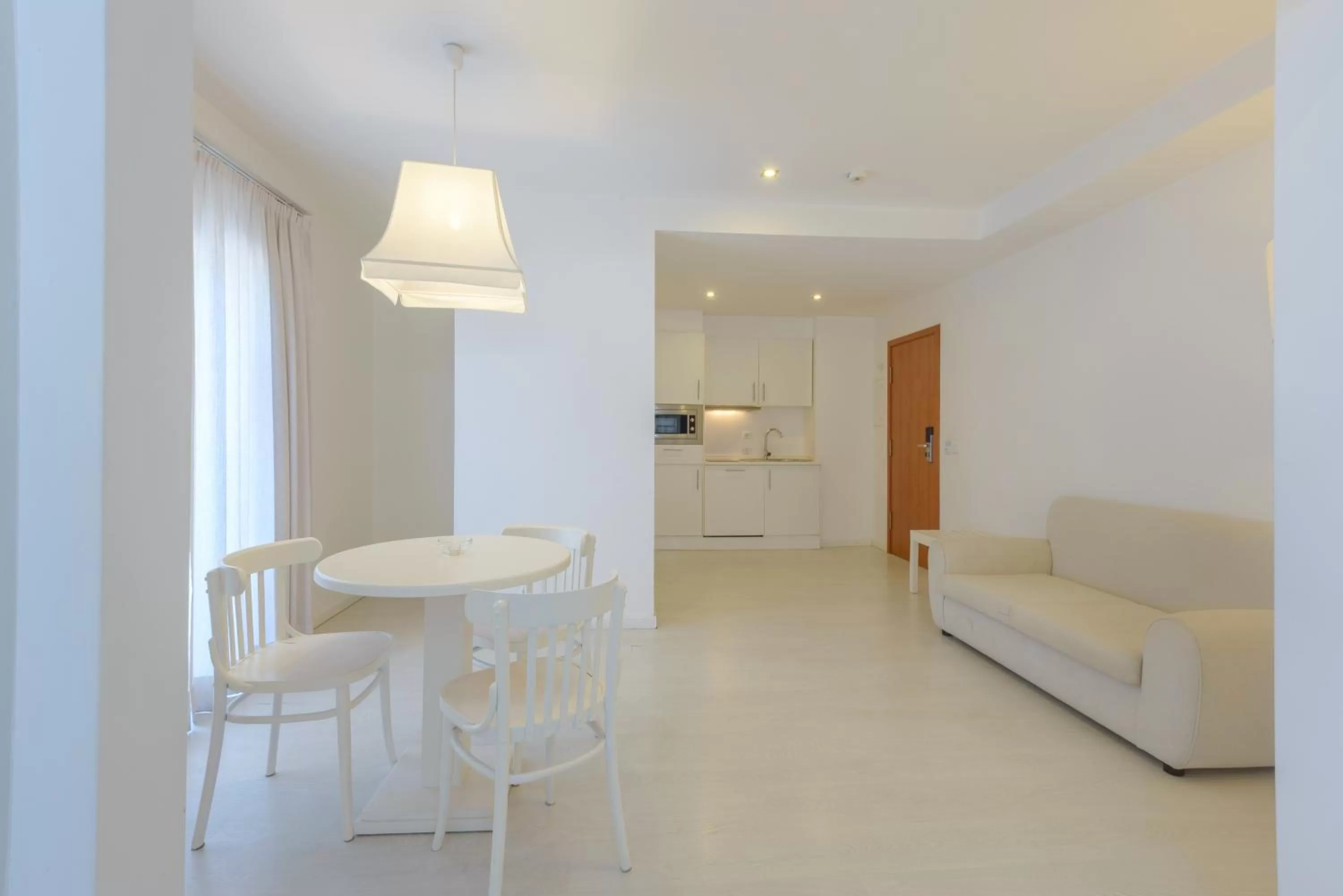 Kitchen or kitchenette in Amazonia Estoril Hotel