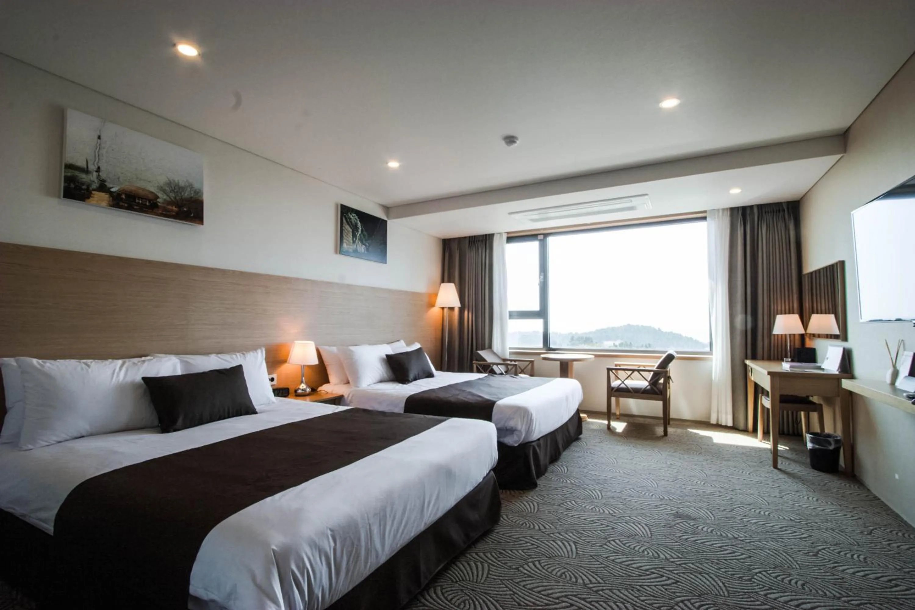 Premier Twin Room with Sea View in Benikea Jungmun Hotel