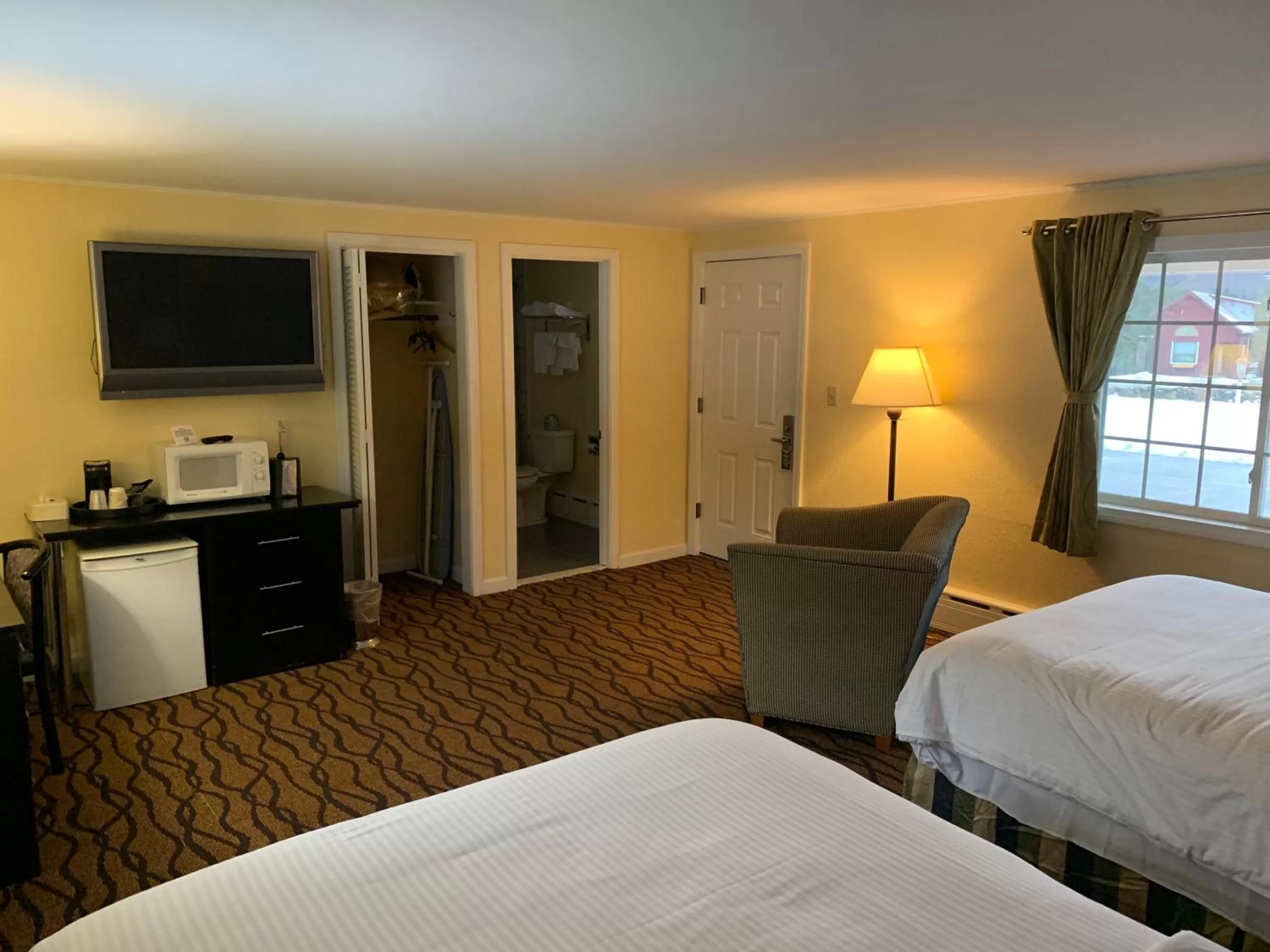 Queen Room in Four Winds Country Motel