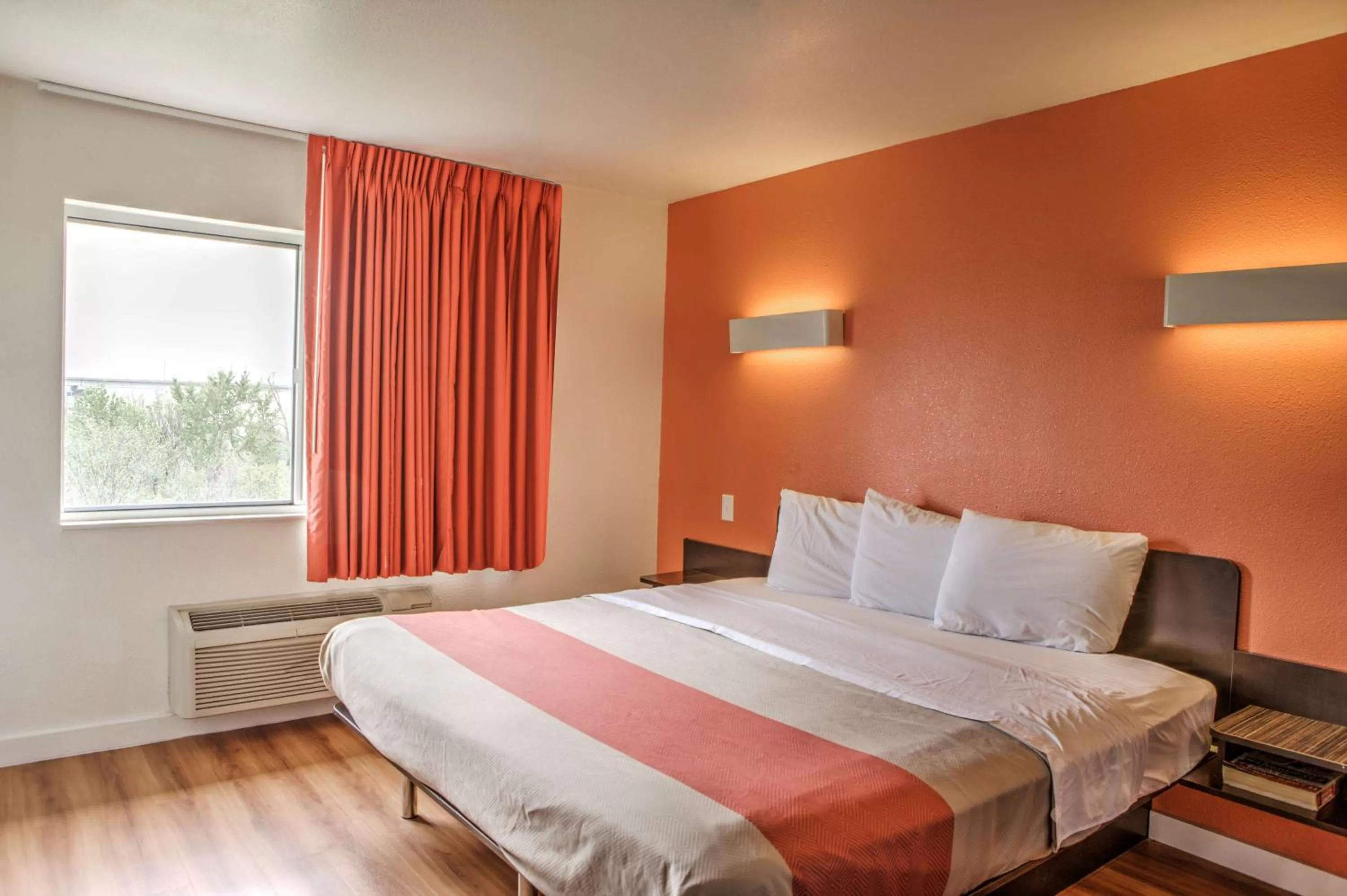 Queen Suite - Non-Smoking in Motel 6-Dallas, TX - Northwest