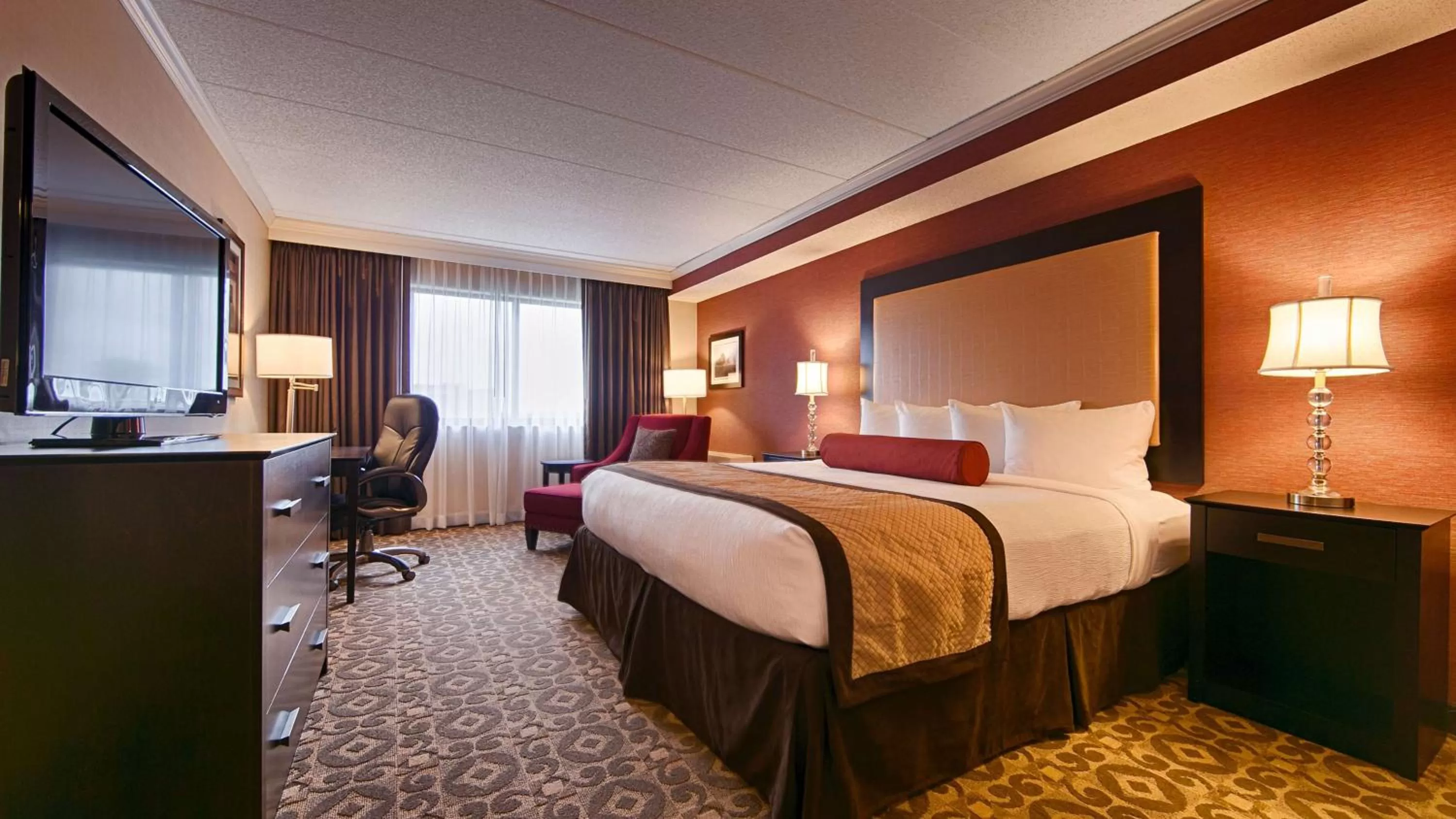 Executive King Suite in Best Western Premier Nicollet Inn