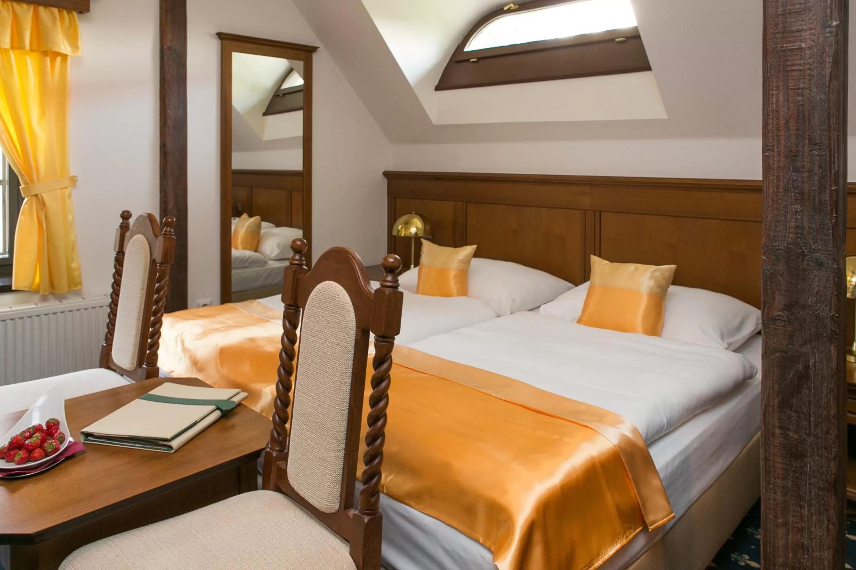 Deluxe Double Room in Gold