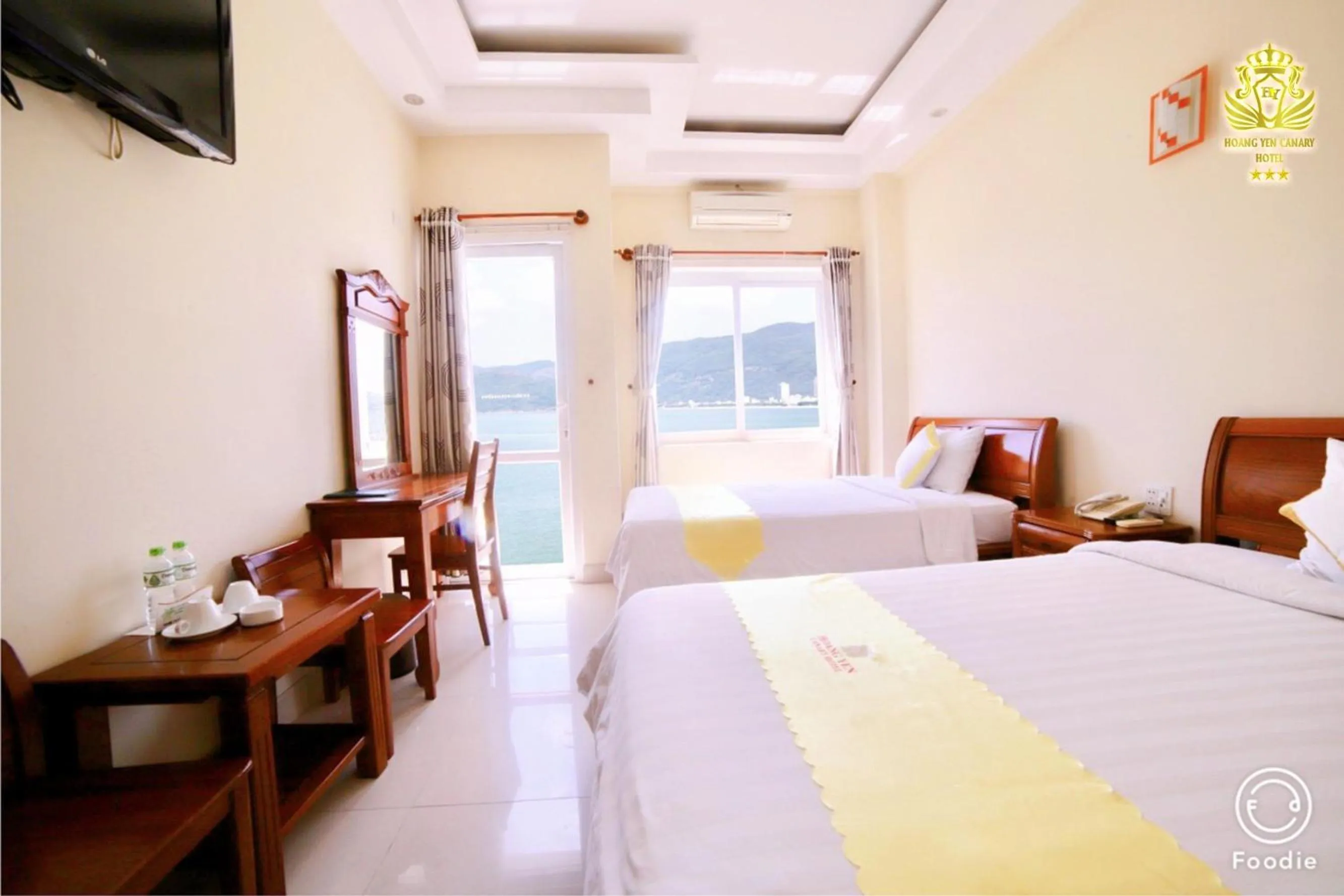 Deluxe Twin Room in Hoang Yen Canary Hotel