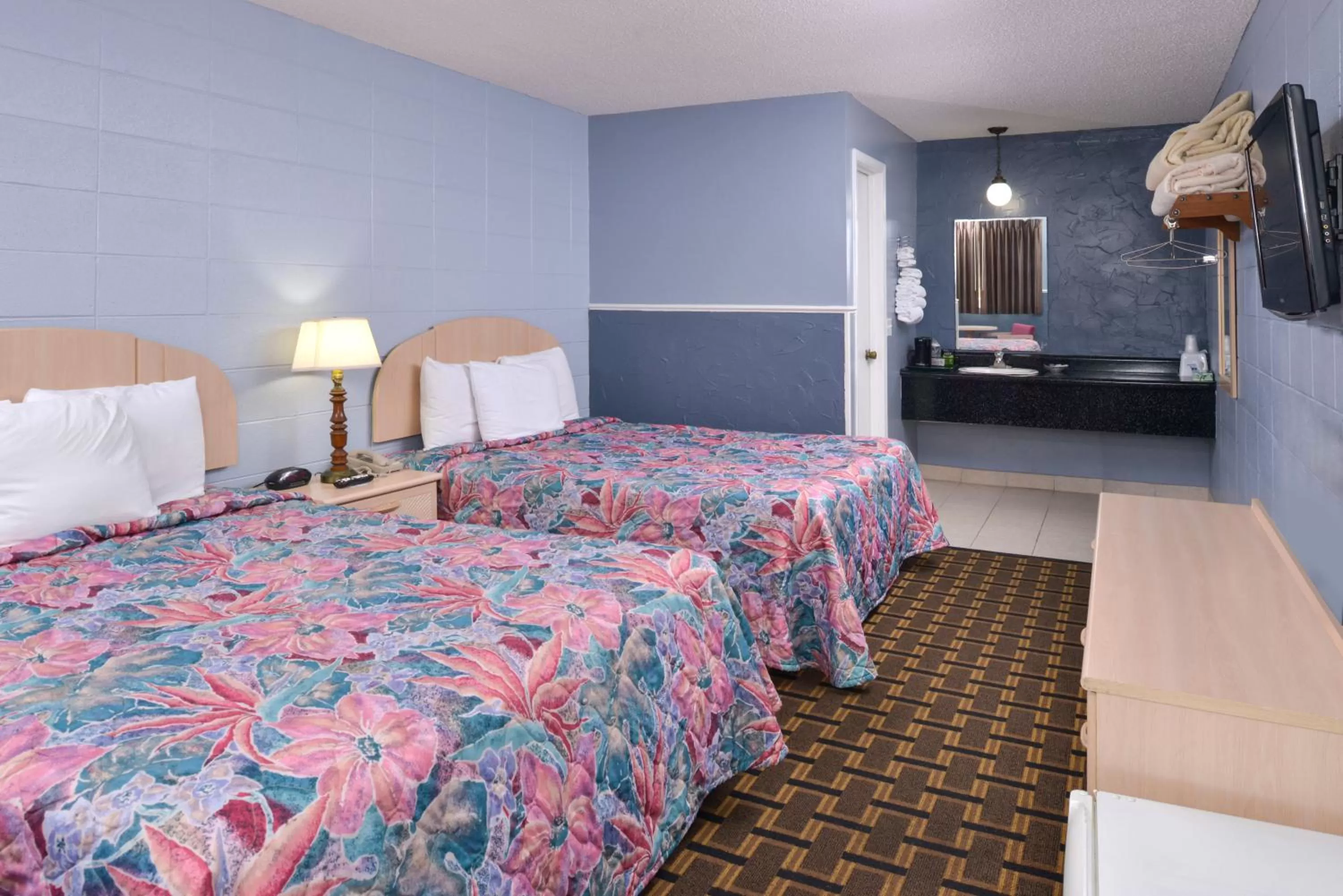 Standard Double Room with Two Queen Beds in Americas Best Value Inn & Suites Branson - Near the Strip