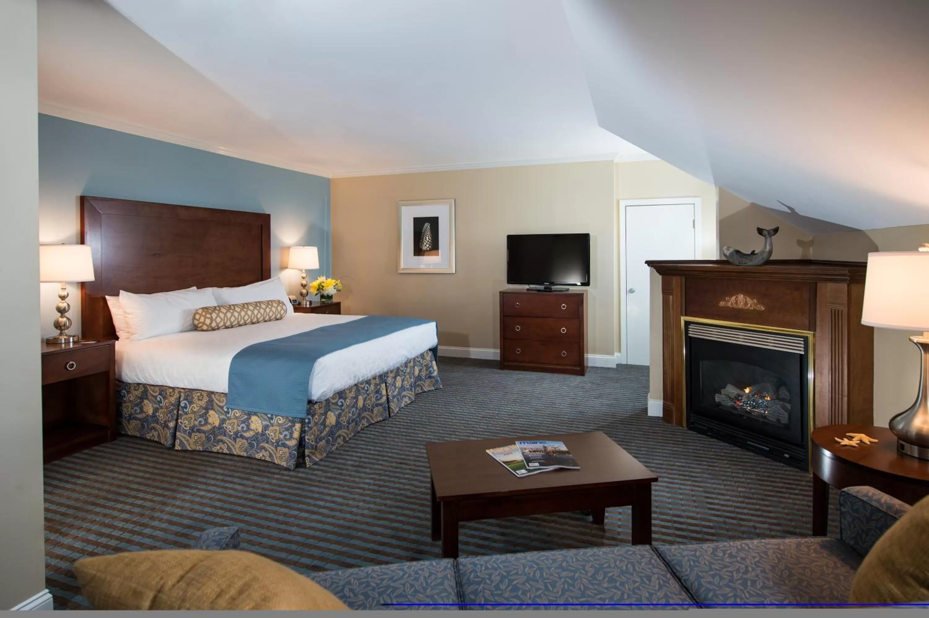 King Studio with Fireplace in Union Bluff Hotel & Meeting House