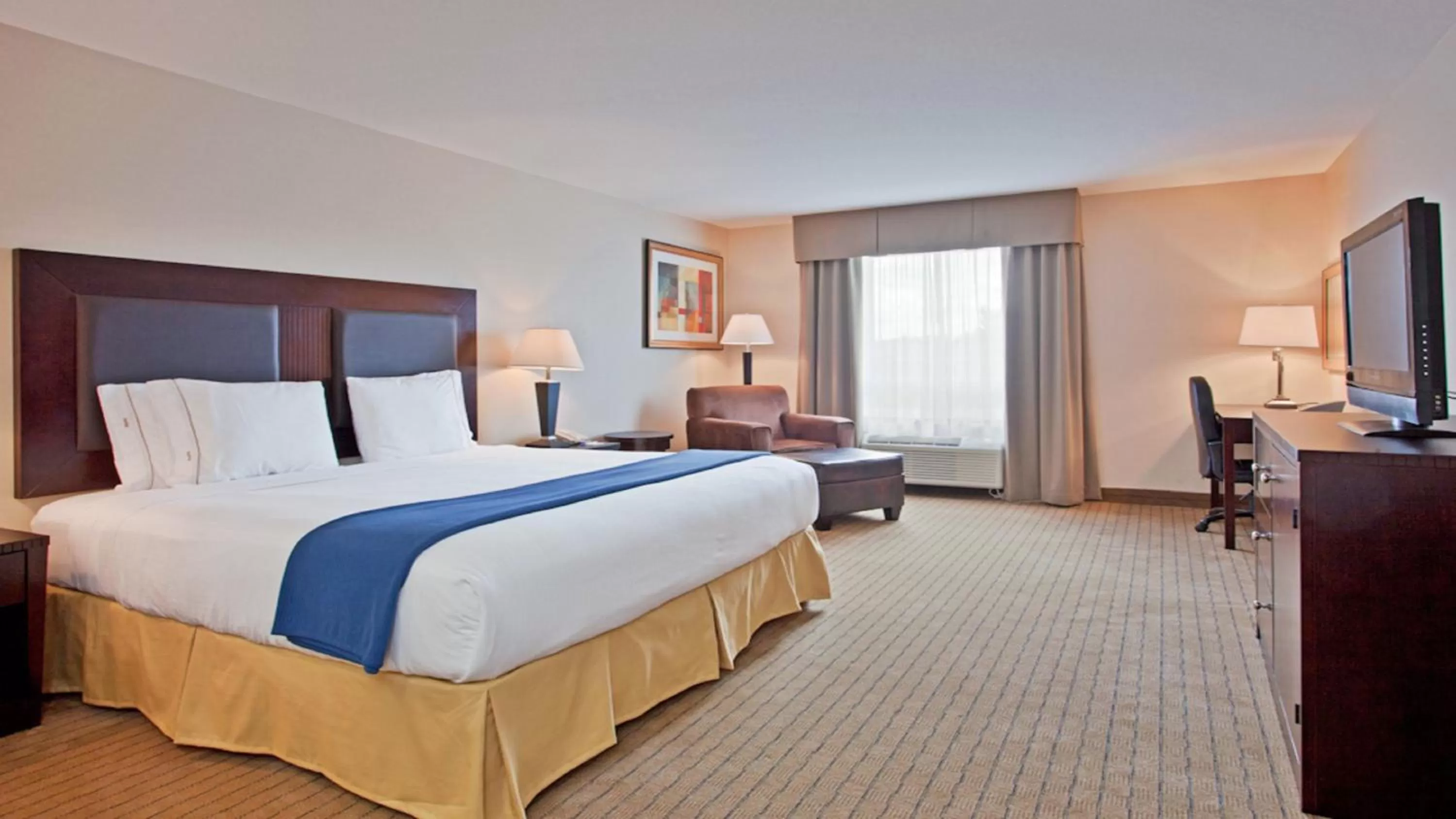 King Room - Mobility Access/Roll in Shower - Non-Smoking in Holiday Inn Express Hotel & Suites Swift Current by IHG