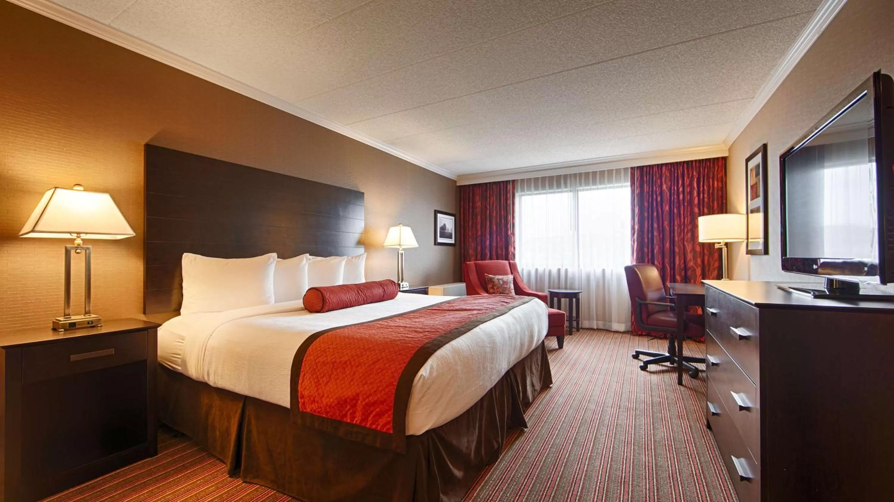 Queen Room with Bath Tub - Disability Access in Best Western Premier Nicollet Inn