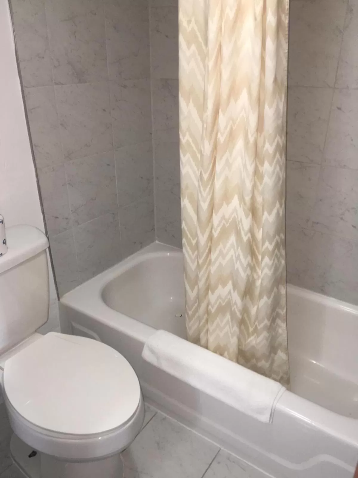 Queen Room - Non-Smoking in Finn's Motel