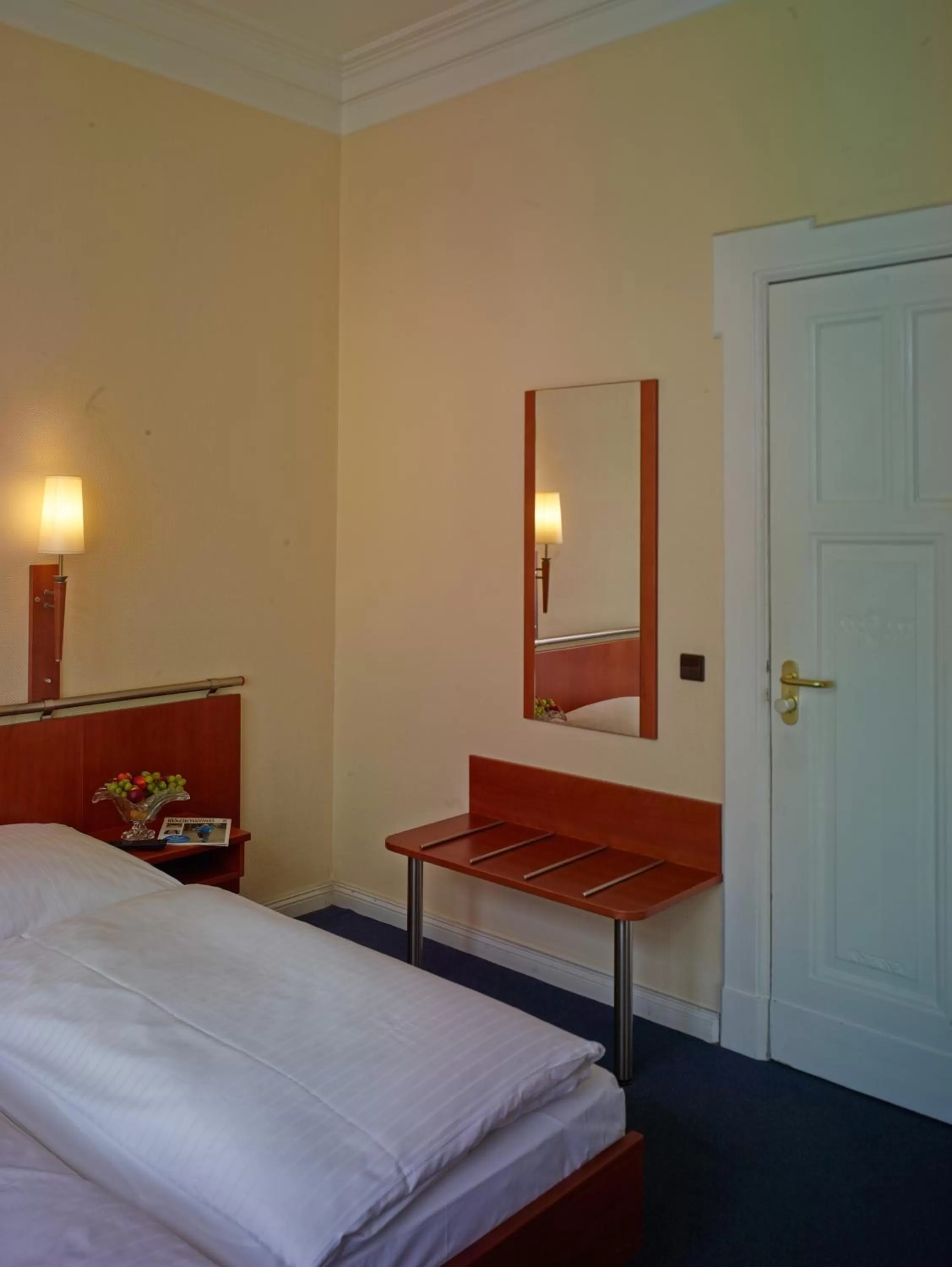 Double Room with Shower in Kurfürst am Kurfürstendamm