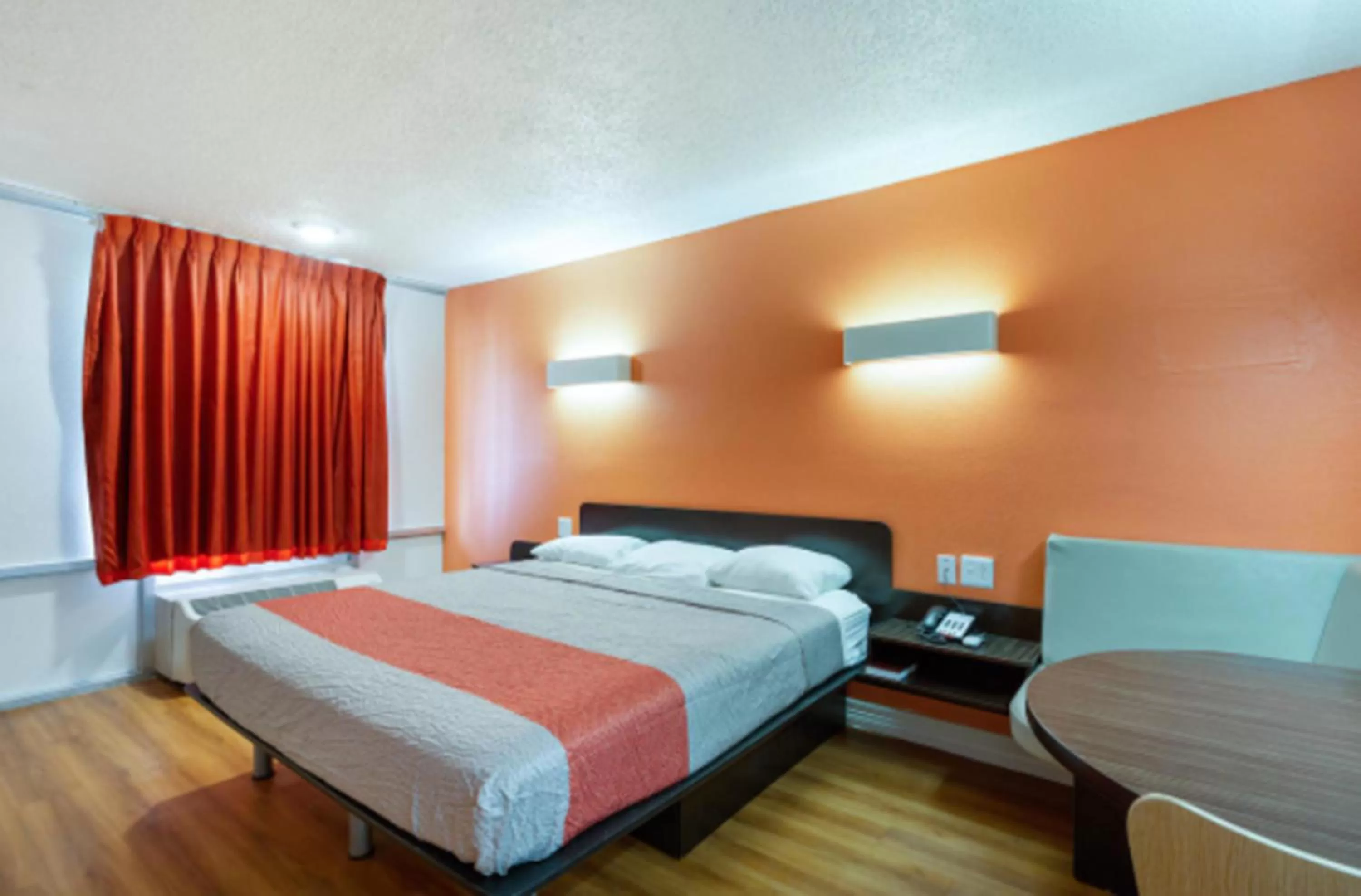 King Room with Roll-In Shower - Disability Access in Motel 6-Houston, TX - East