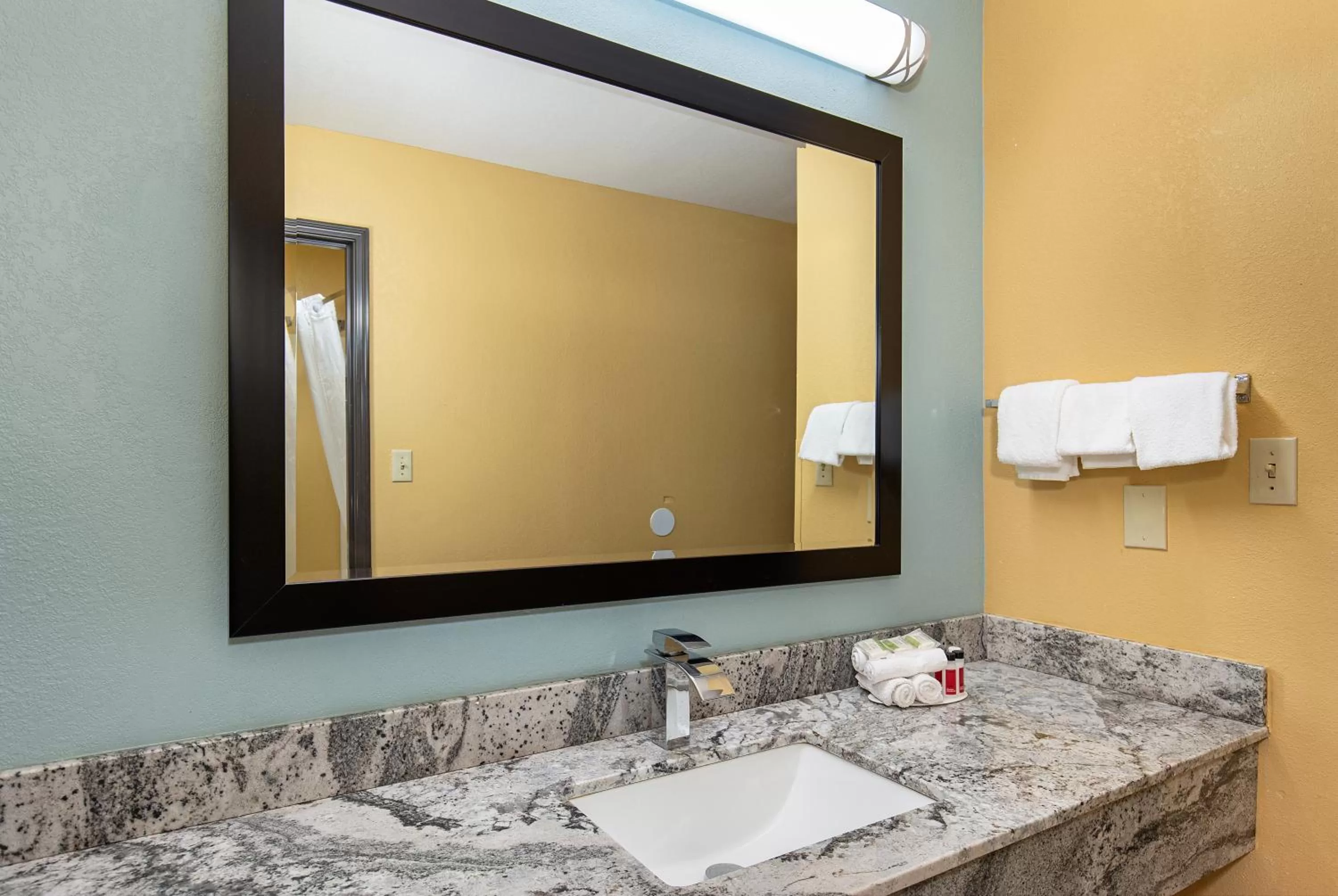 Queen Suite with Two Queen Beds - Non-Smoking in Super 8 by Wyndham Eddyville/Kuttawa