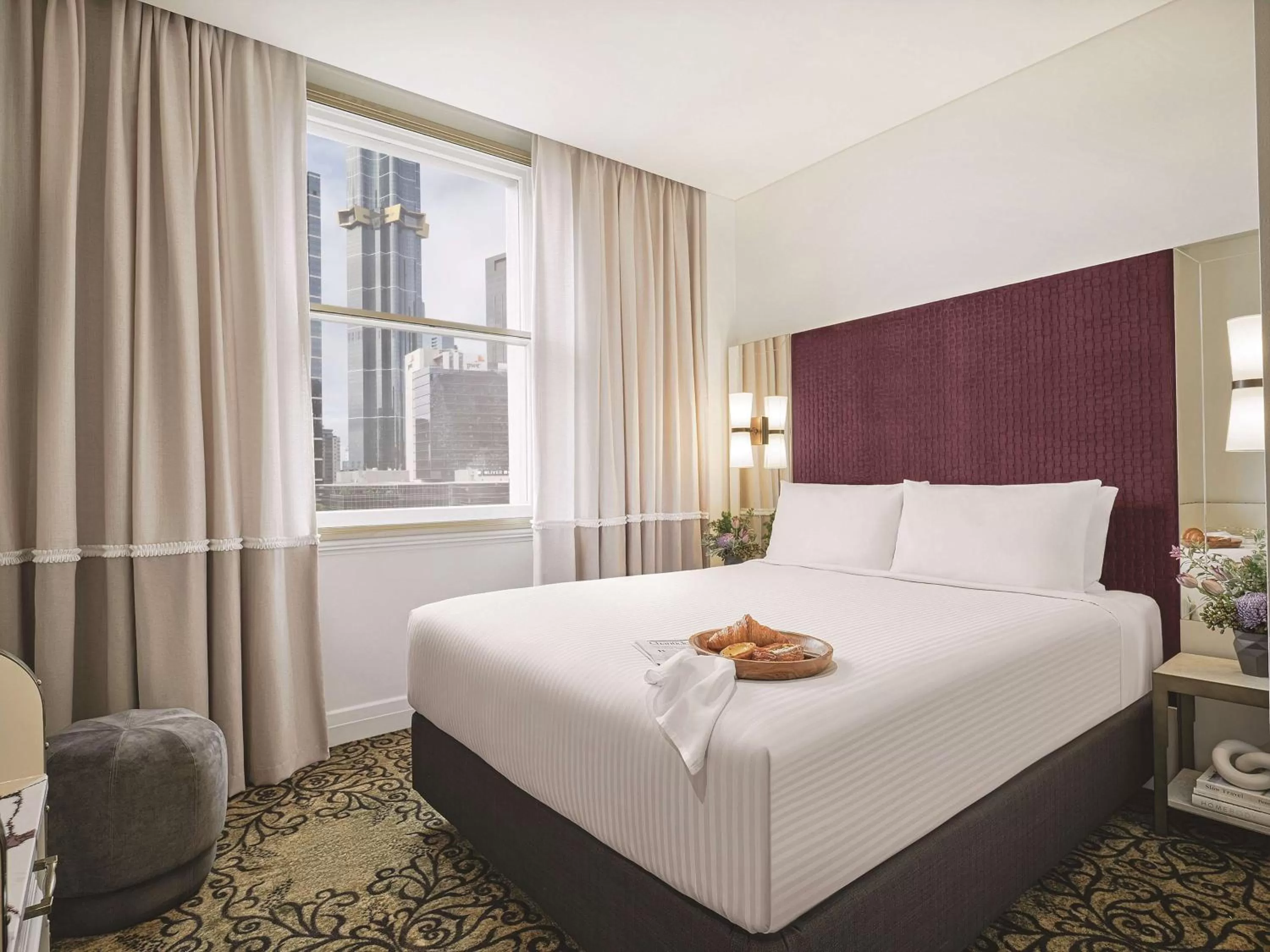 Commerce Queen Yarra View Room in Rendezvous Hotel Melbourne
