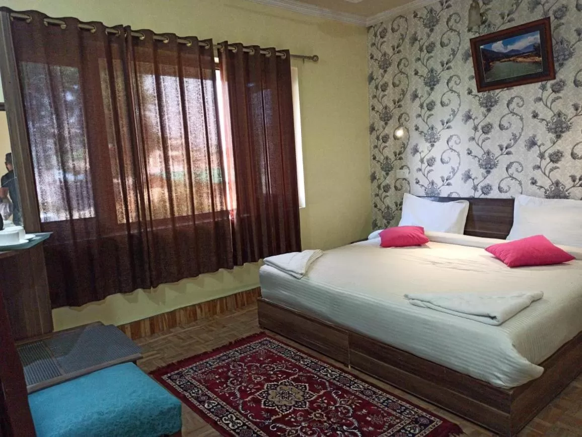 Deluxe King Room in Hotel curio's All seasons