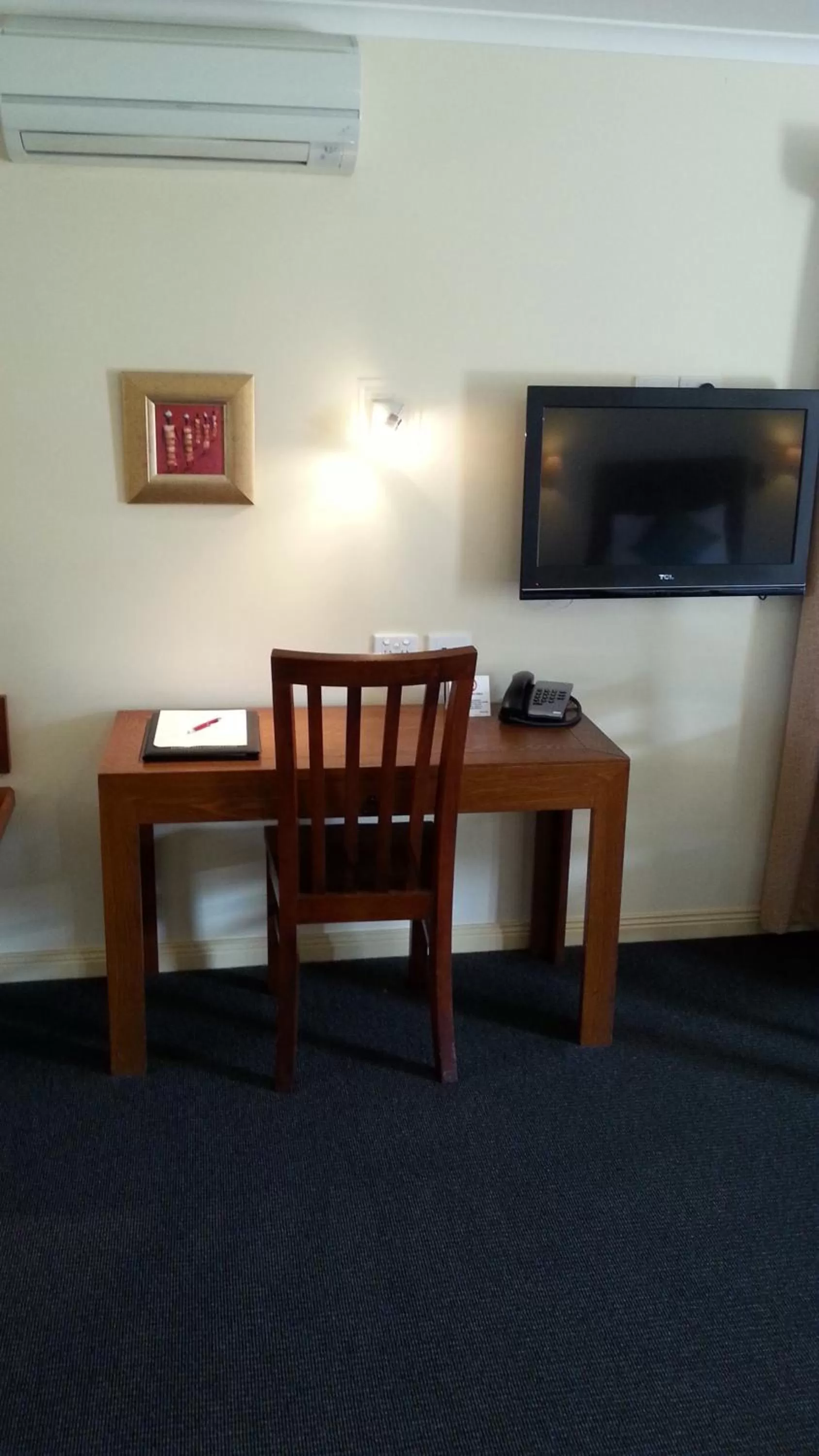 Deluxe Queen Room in Armidale Pines Motel