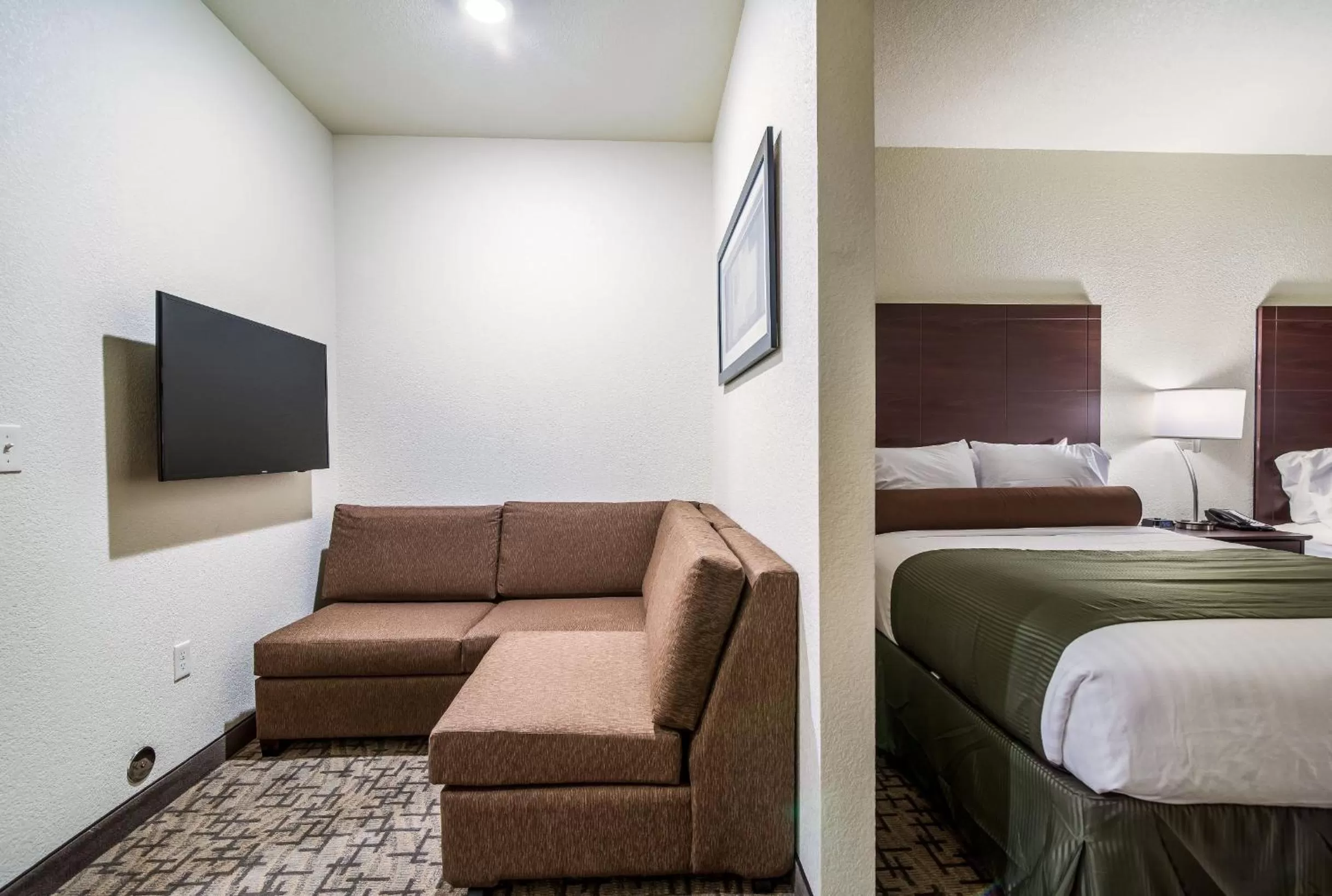 Queen Studio in Cobblestone Hotel & Suites - Victor