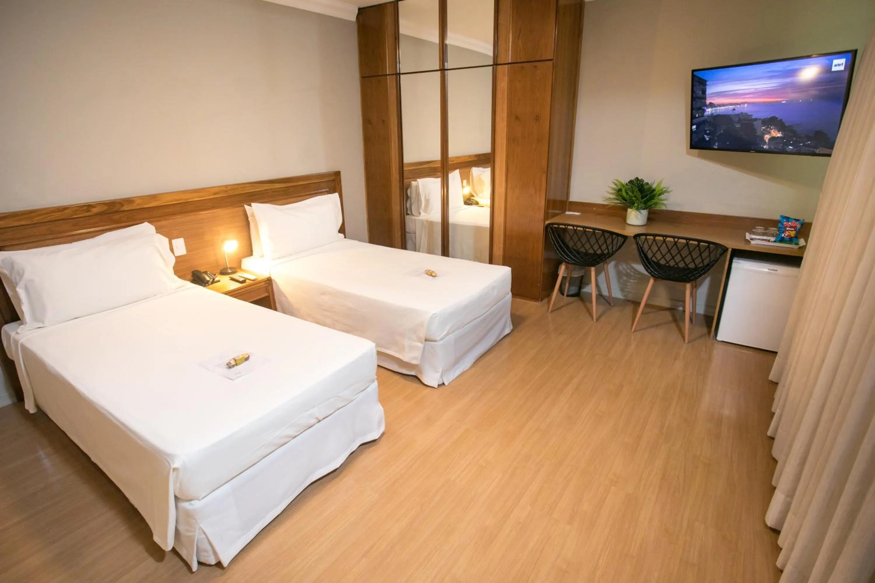 Deluxe Quadruple Room in Regency Park Hotel