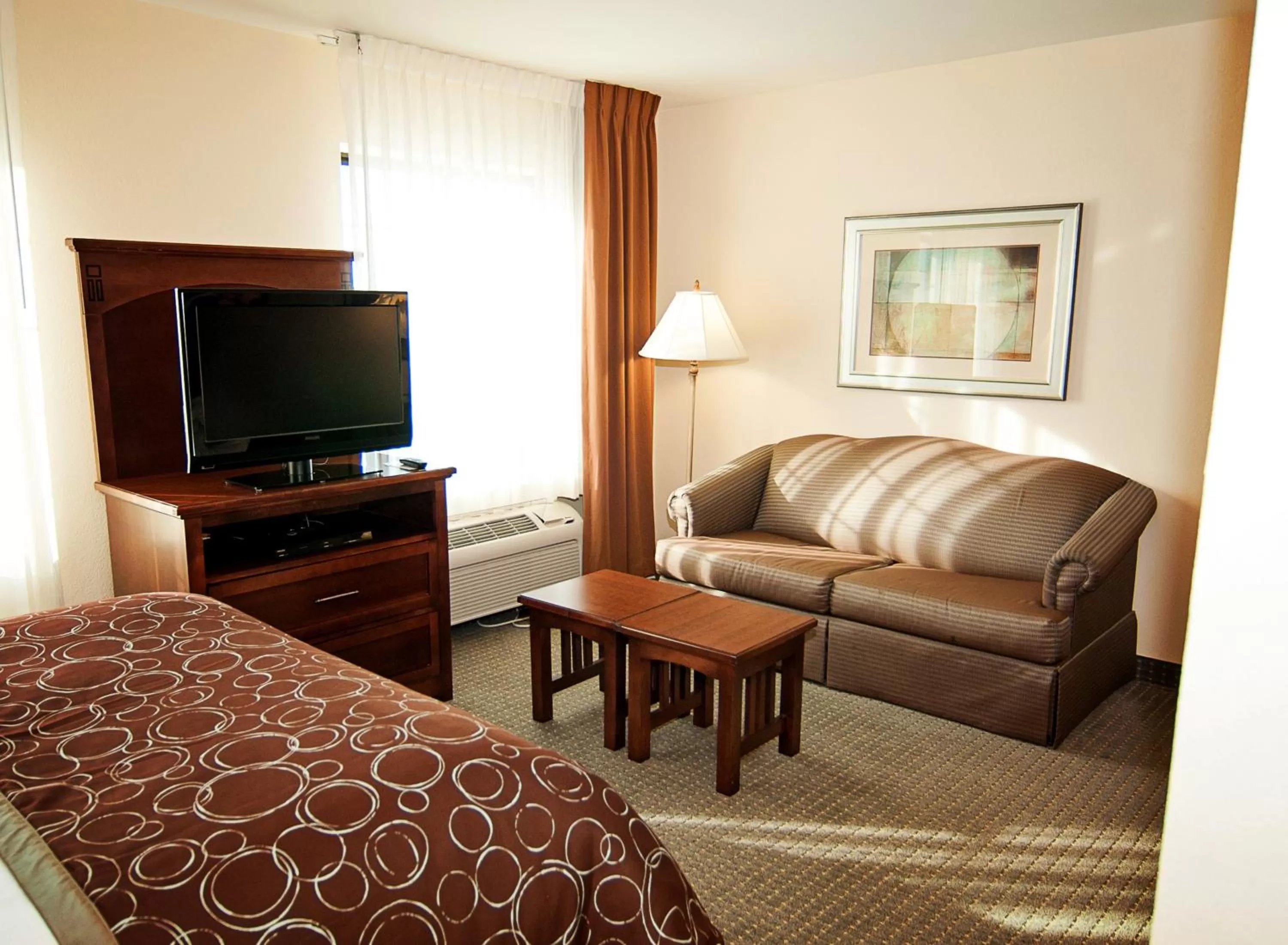 Queen Studio - Smoking in Staybridge Suites Wichita by IHG
