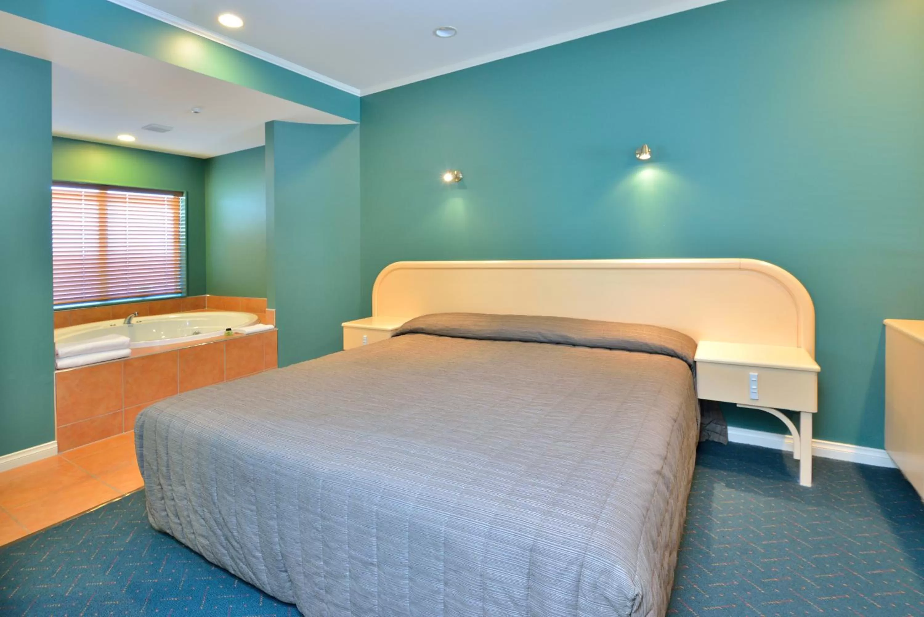 City Facing Studio in Shoreline Motel