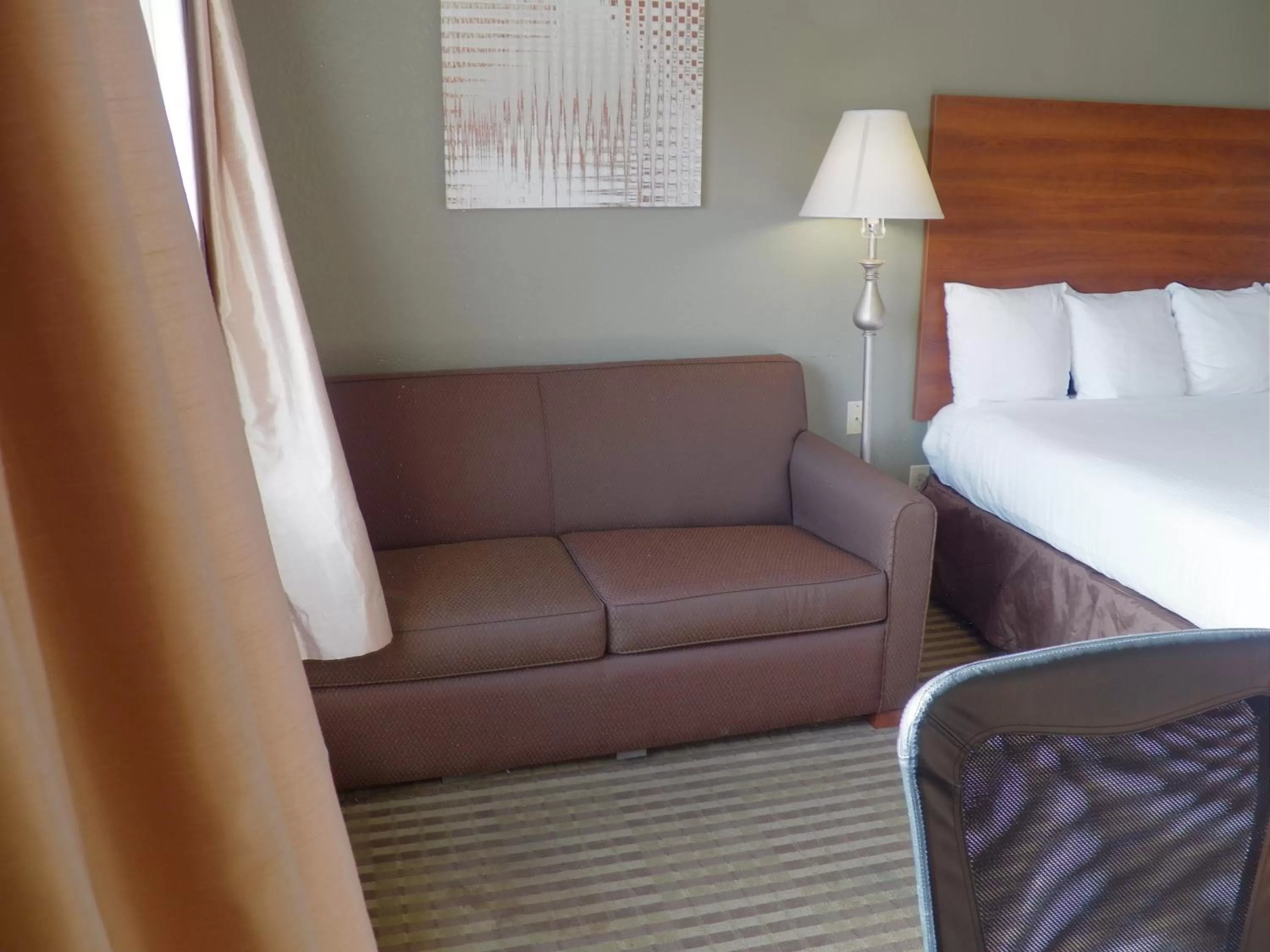 King Room with Roll-In Shower - Disability Access/Smoking in Best Western of Wise