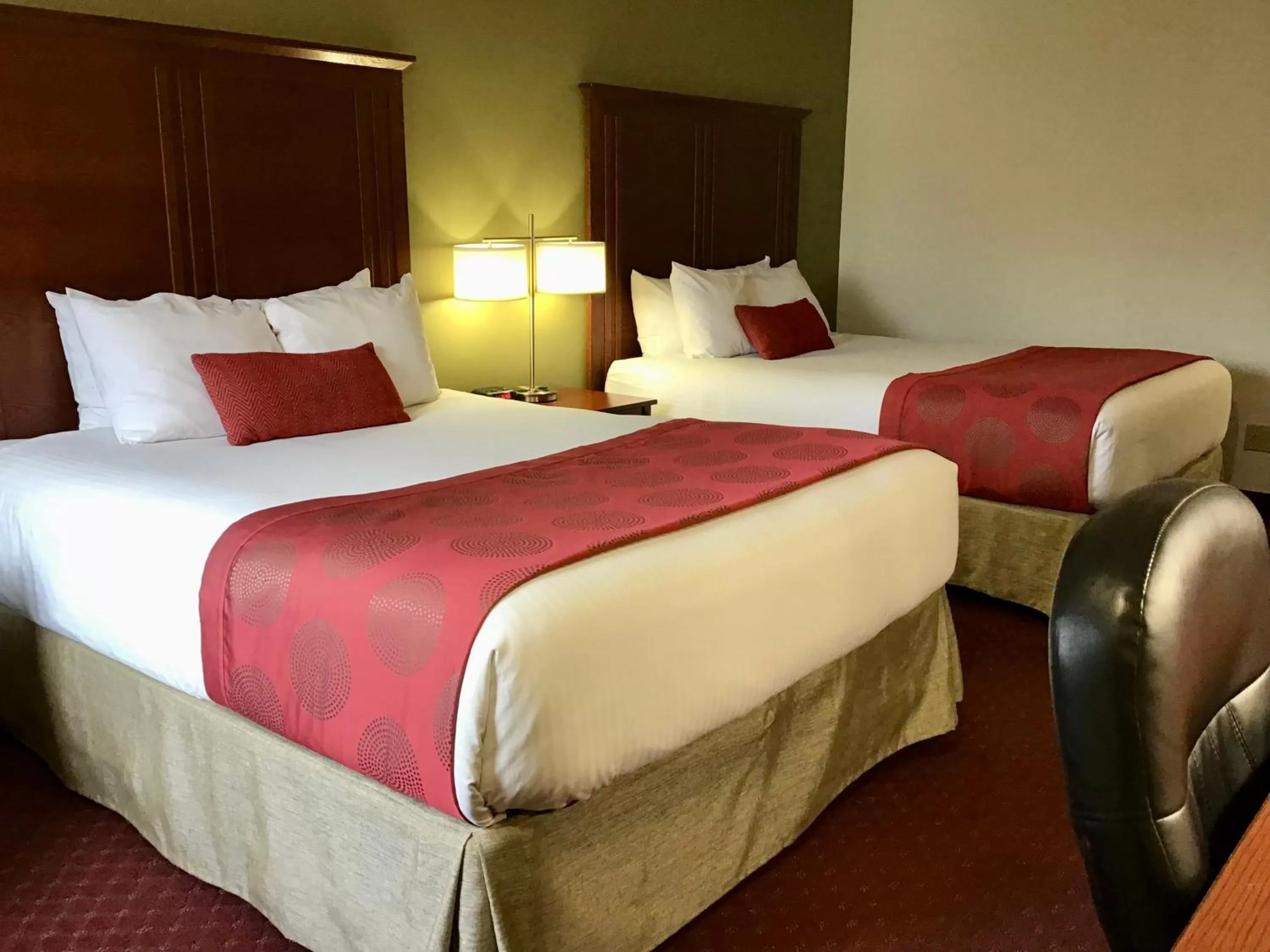 Queen Room with Two Queen Beds and Bath Tub - Mobility Accessible/Non-Smoking in Baymont by Wyndham Bozeman