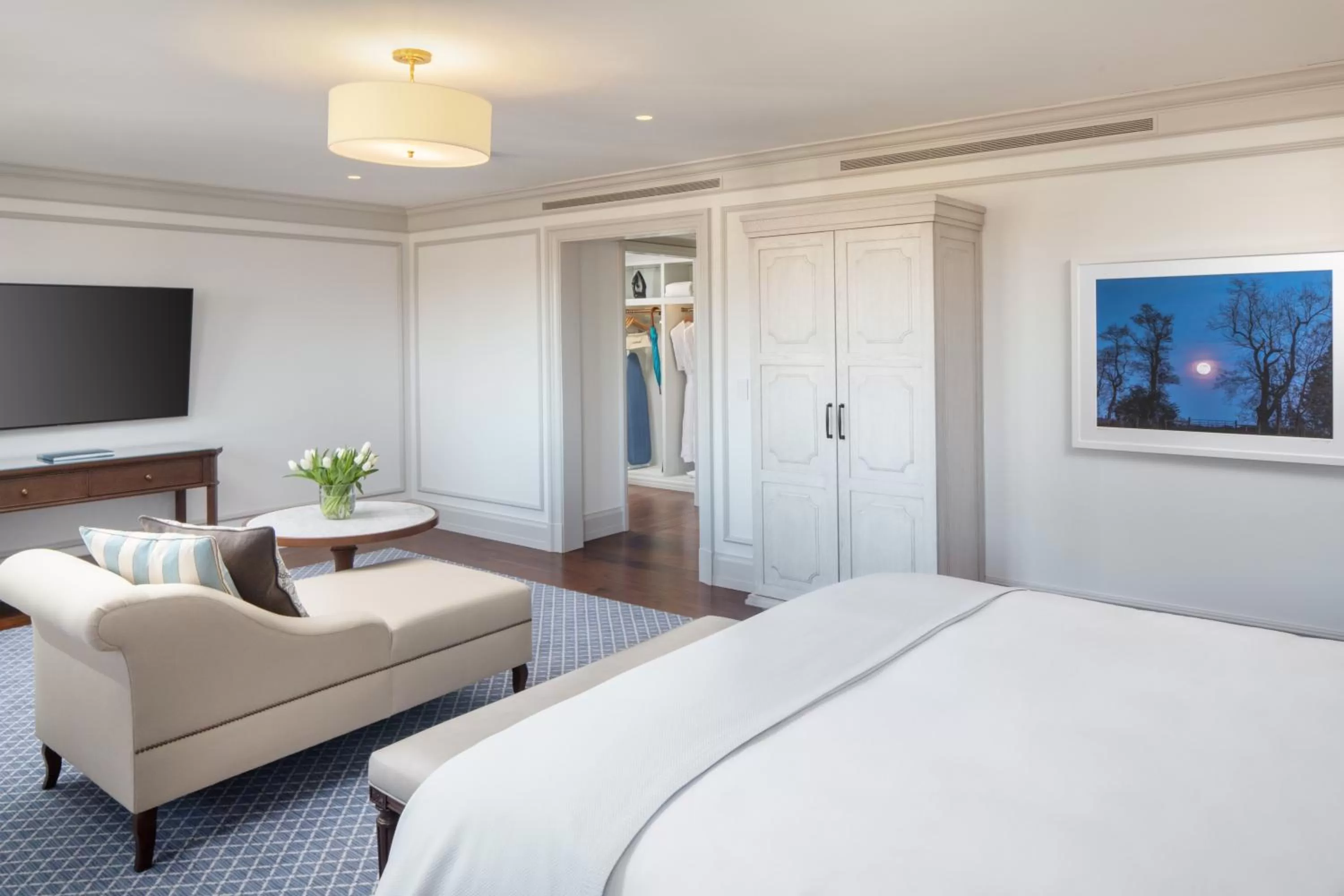 Deluxe King Room in Keswick Hall