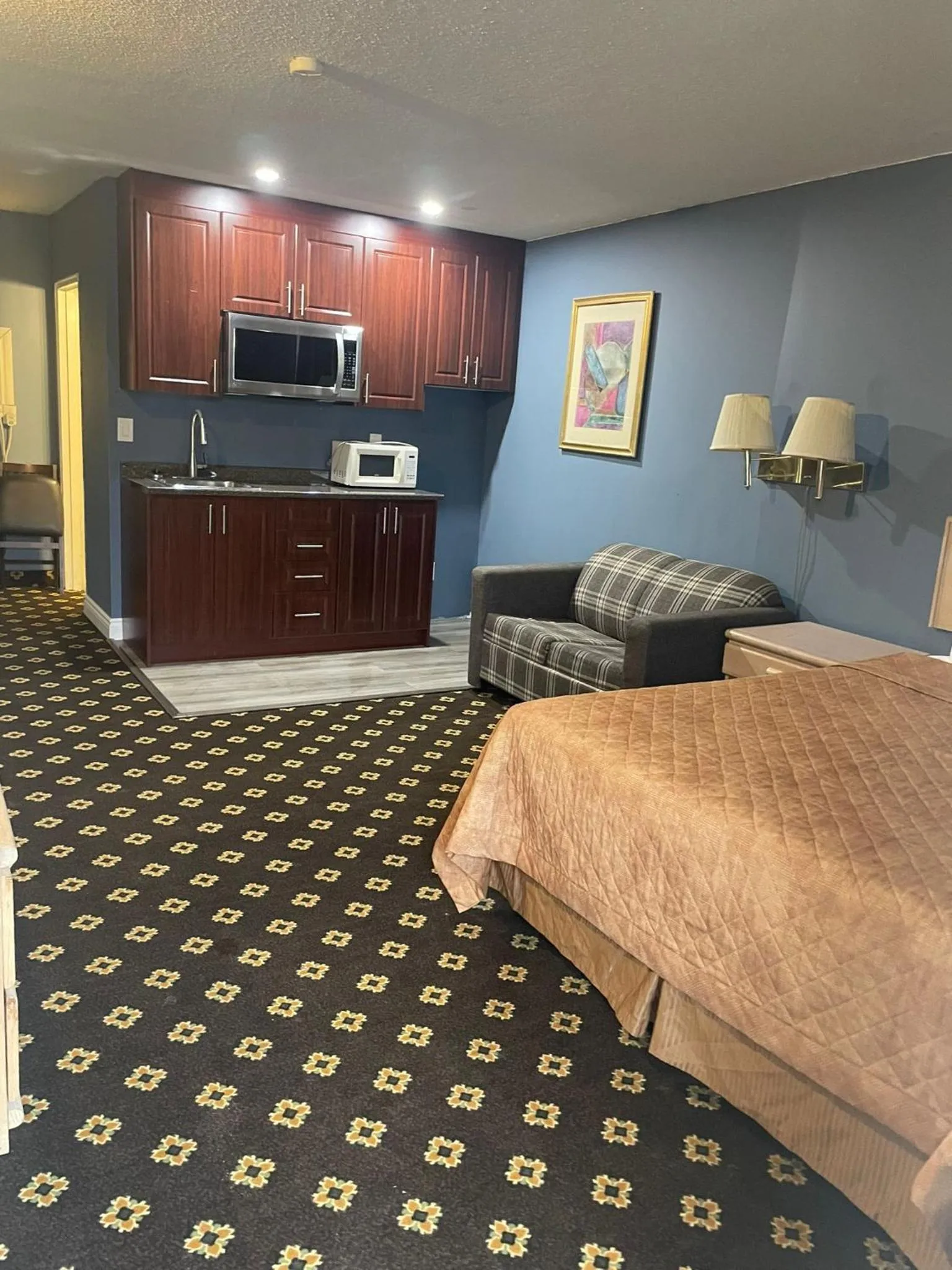 Queen Studio in Niagara Lodge & Suites