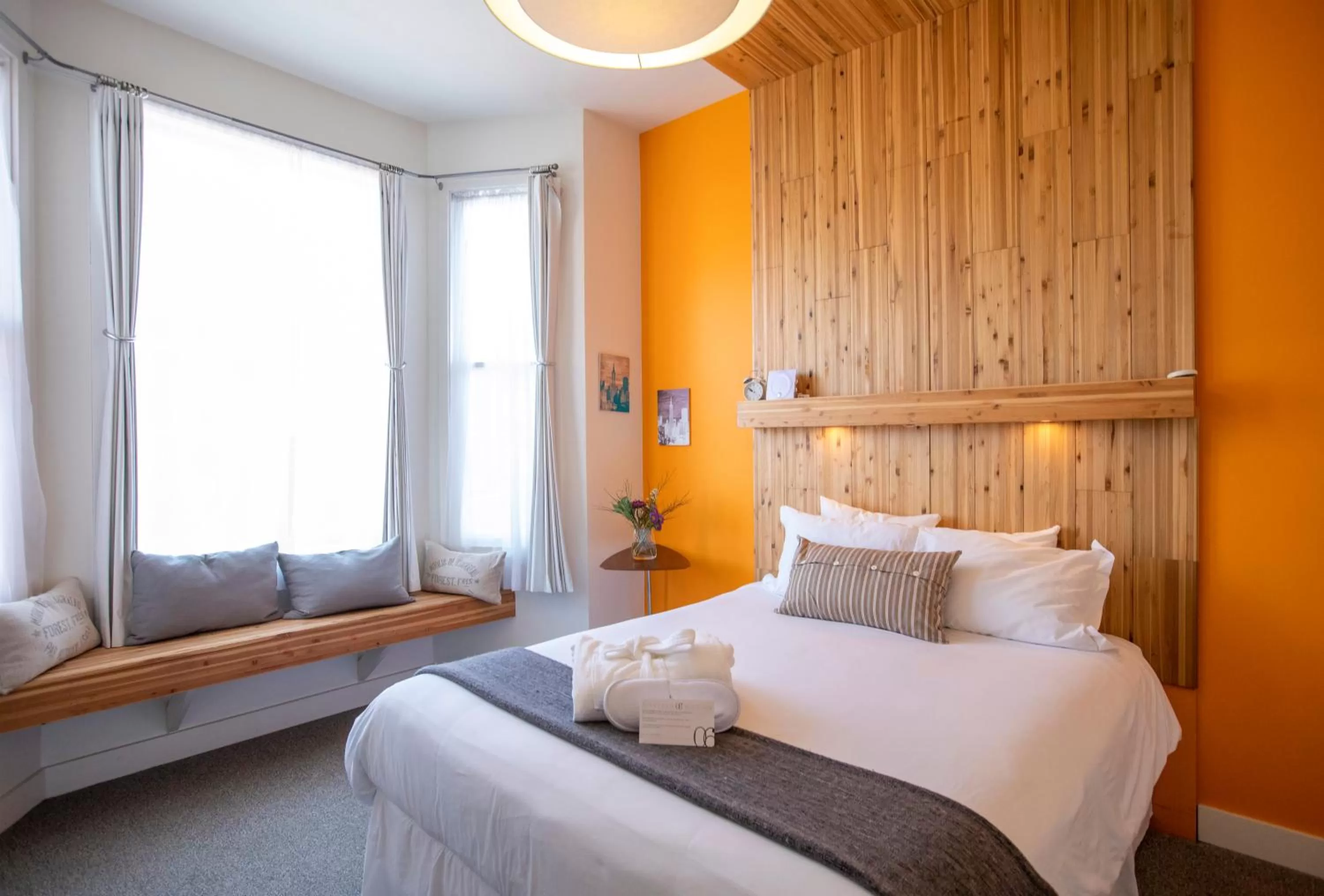 Queen Room with Shared Bathroom in 1906 Mission