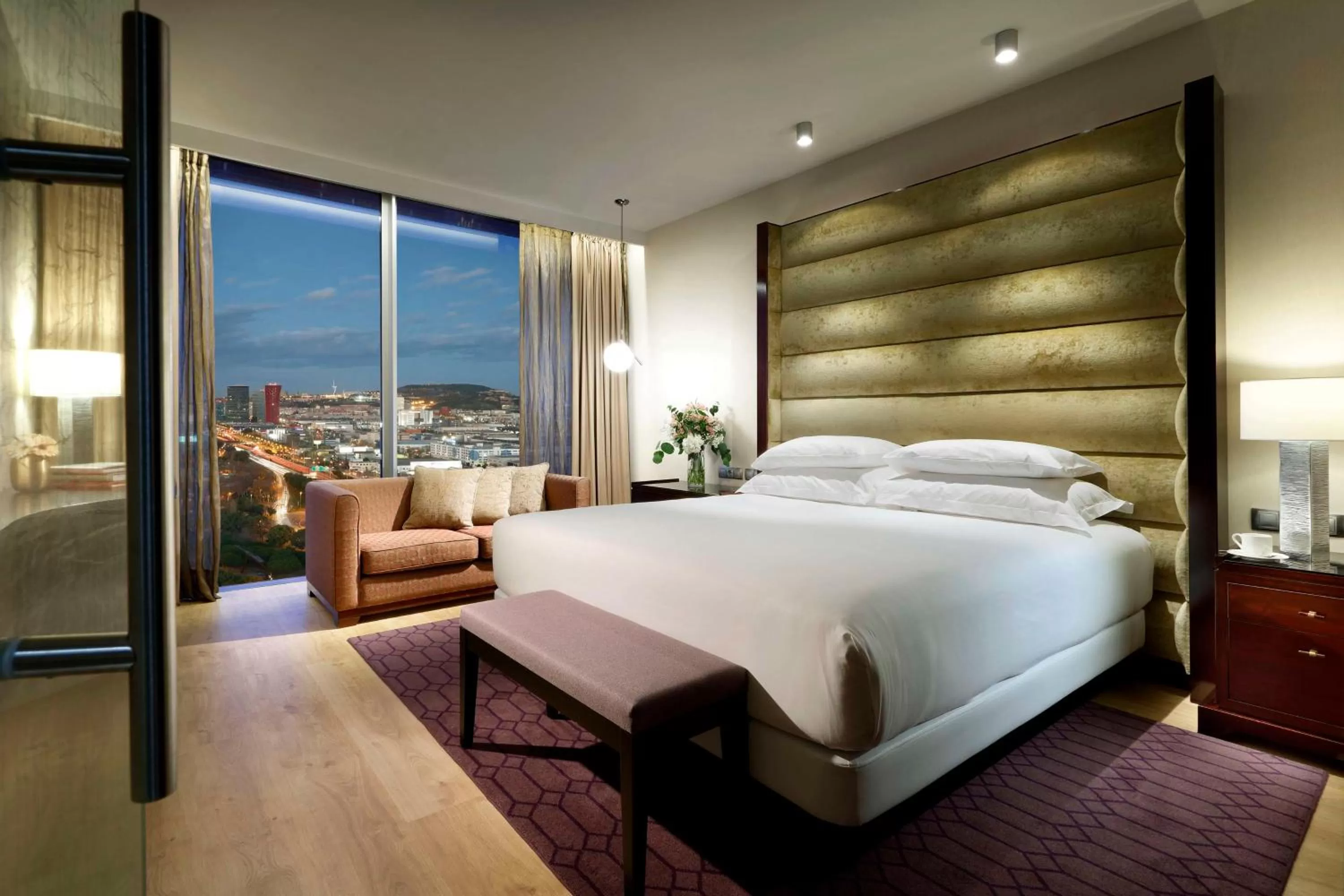 Deluxe King Room with City View - High Floor/Club Access in Hyatt Regency Barcelona Tower