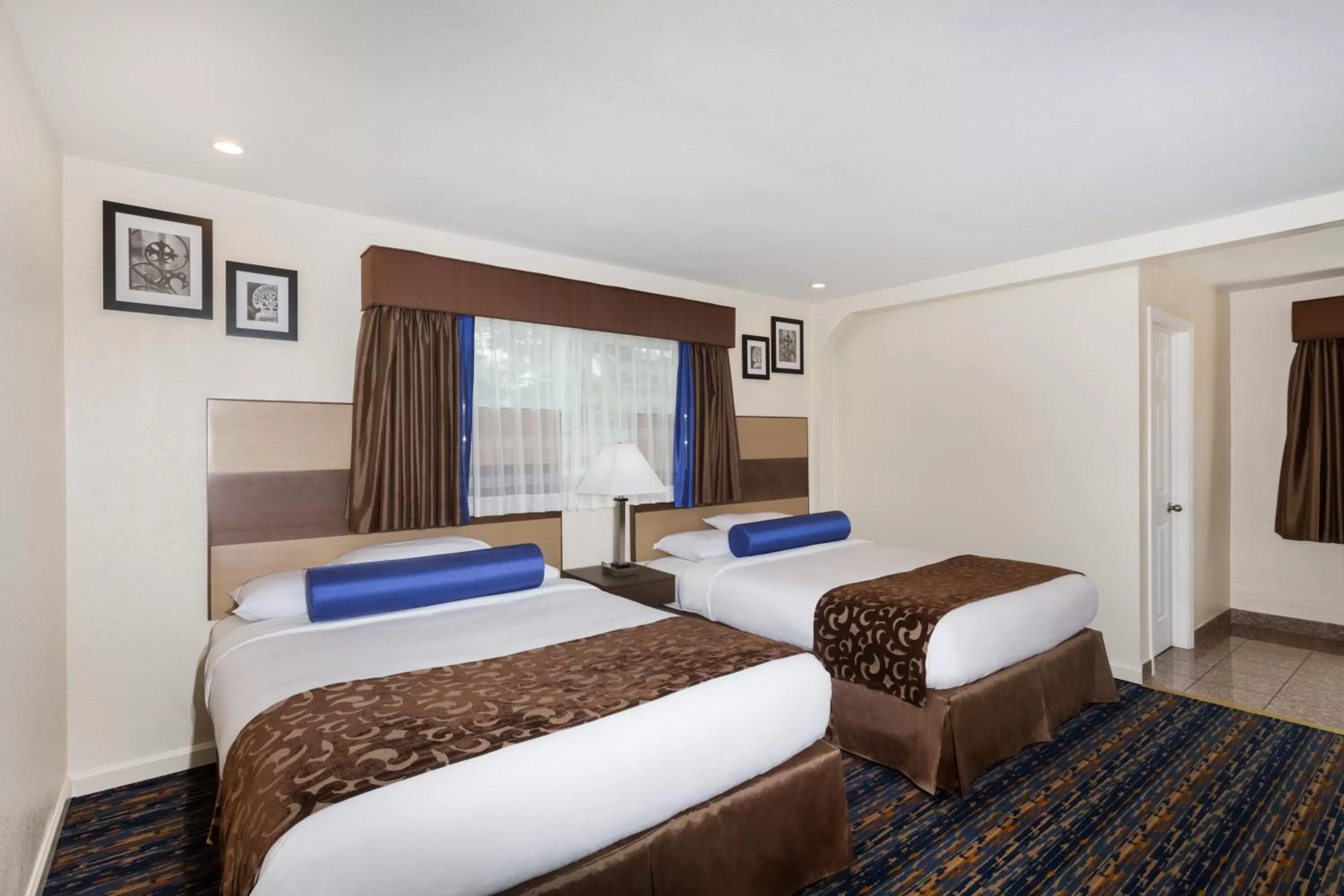 Queen Room with Two Queen Beds - Non-Smoking in Howard Johnson By Wyndham Berkeley