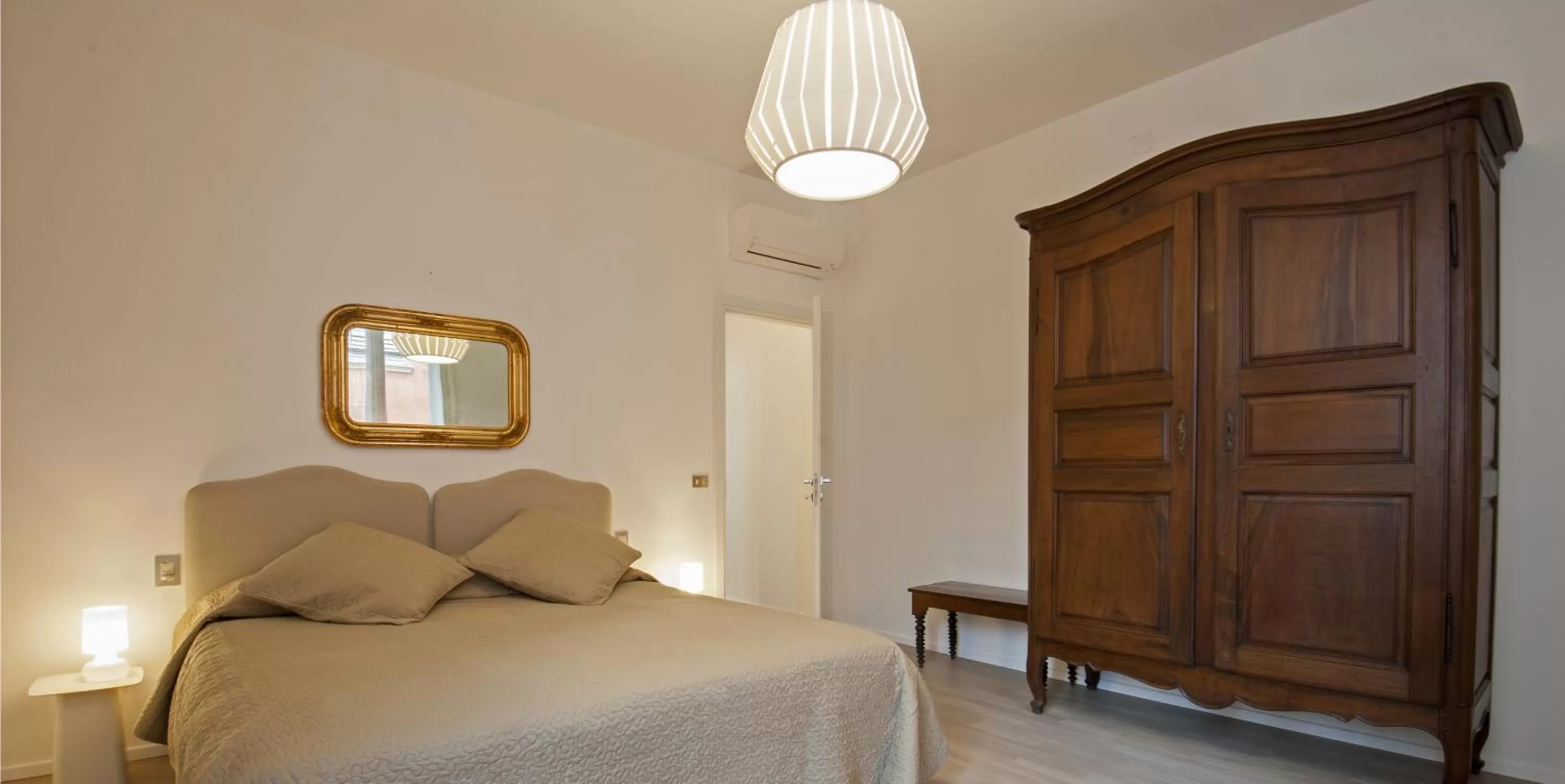 Deluxe Two-Bedroom Suite in Palazzo Dalla Rosa Prati
