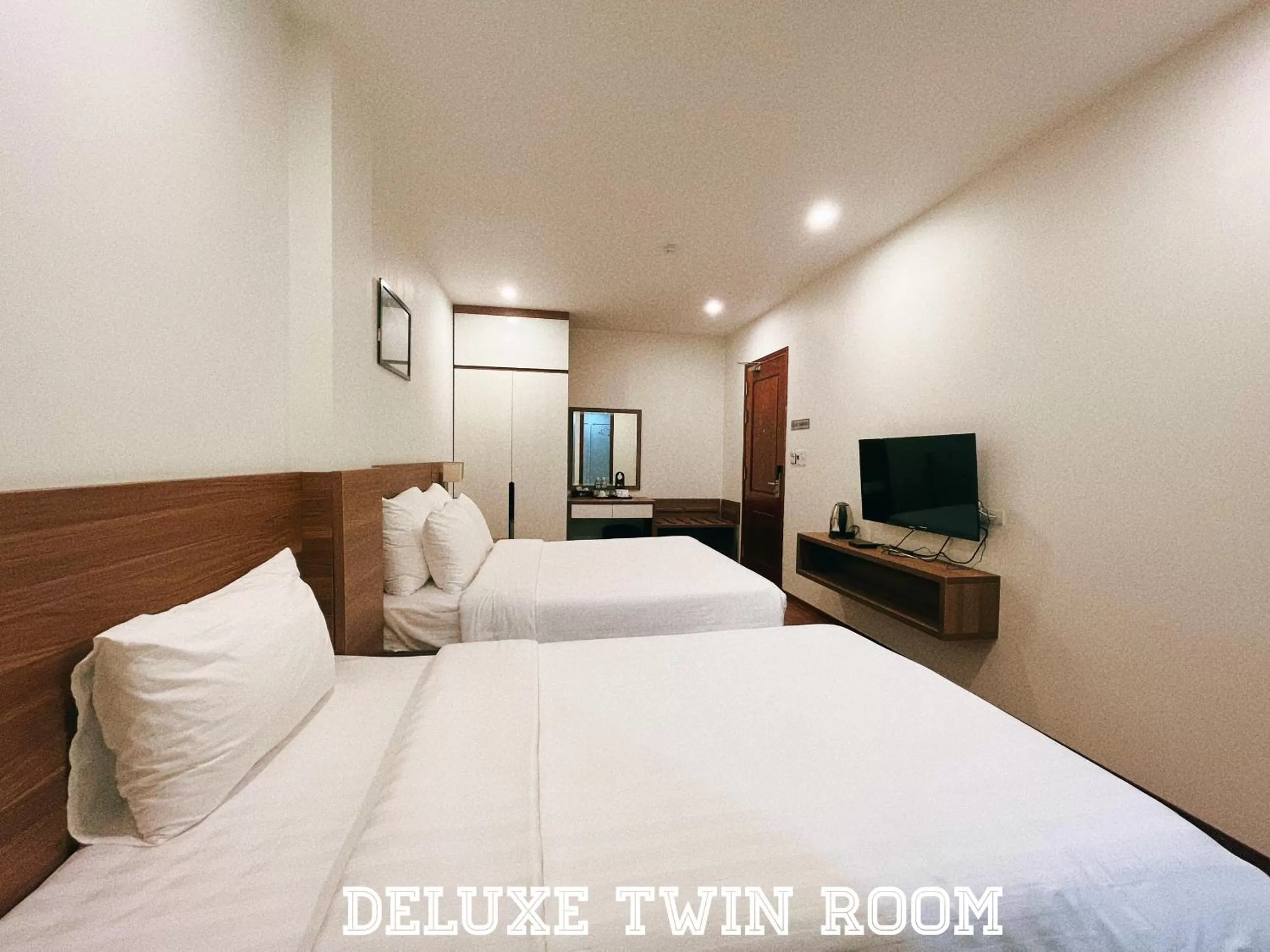 Deluxe Twin Room in Paragon House and Residence