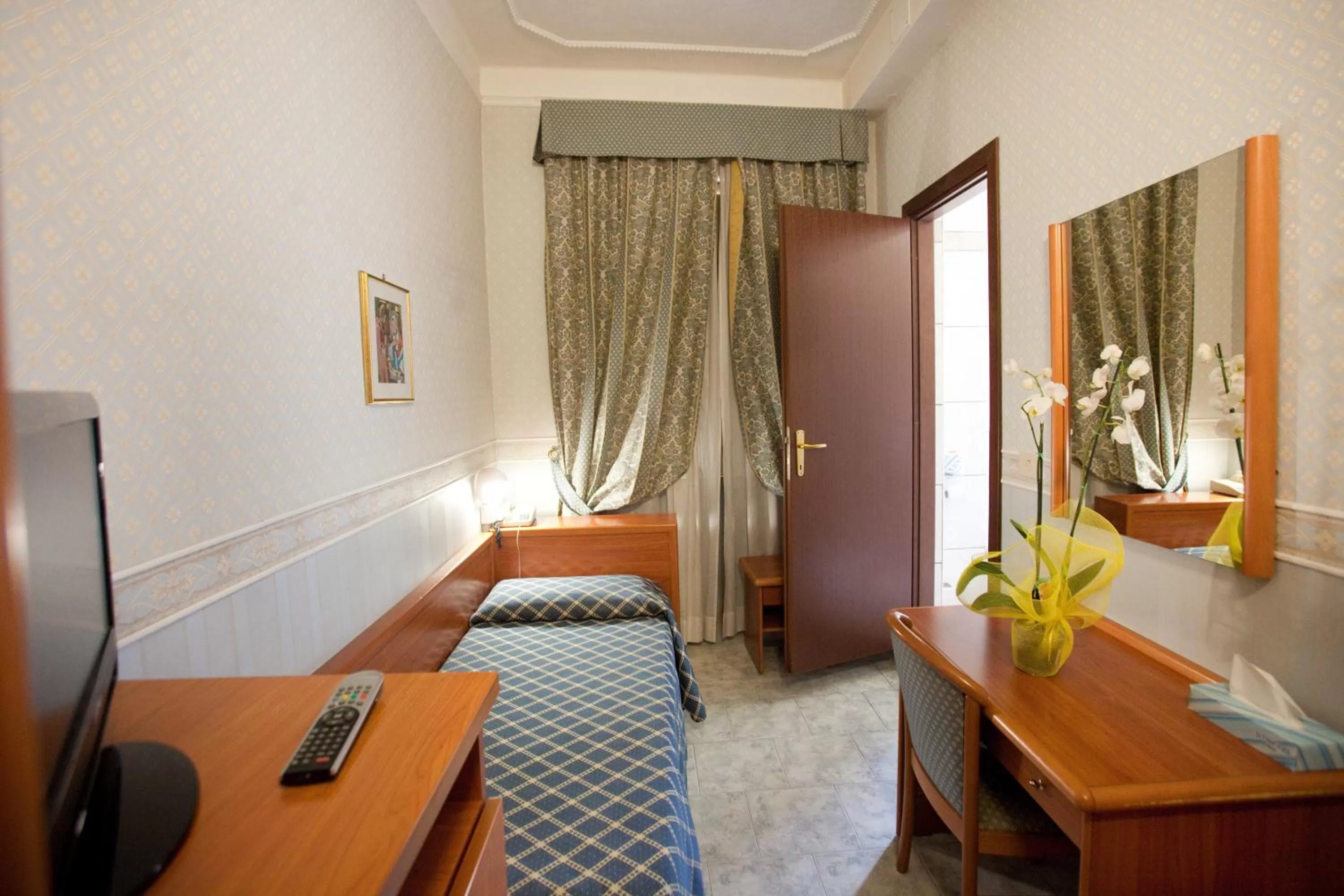 Single Room in Hotel Emmaus