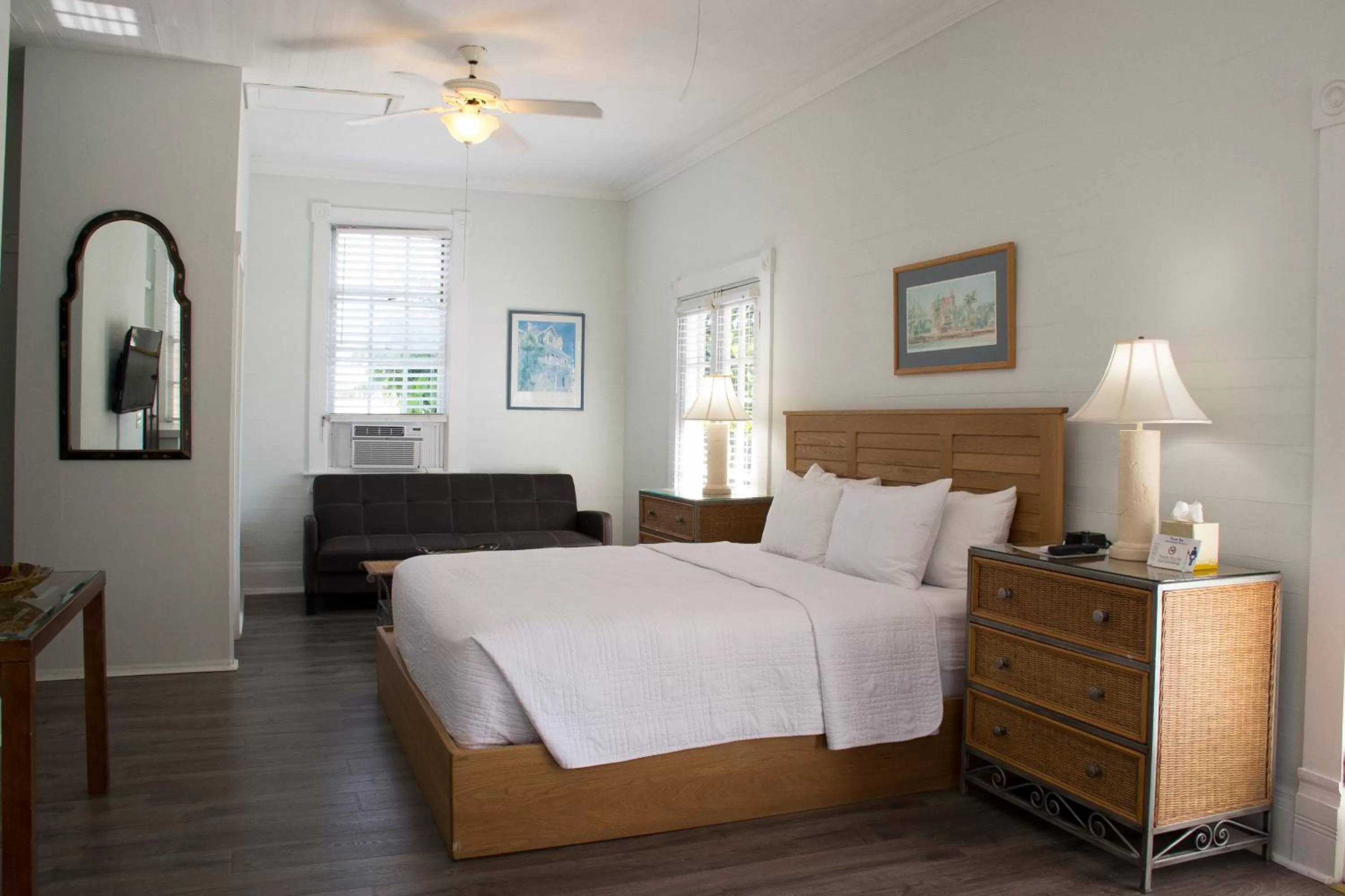 Studio Apartment with Balcony in Duval House