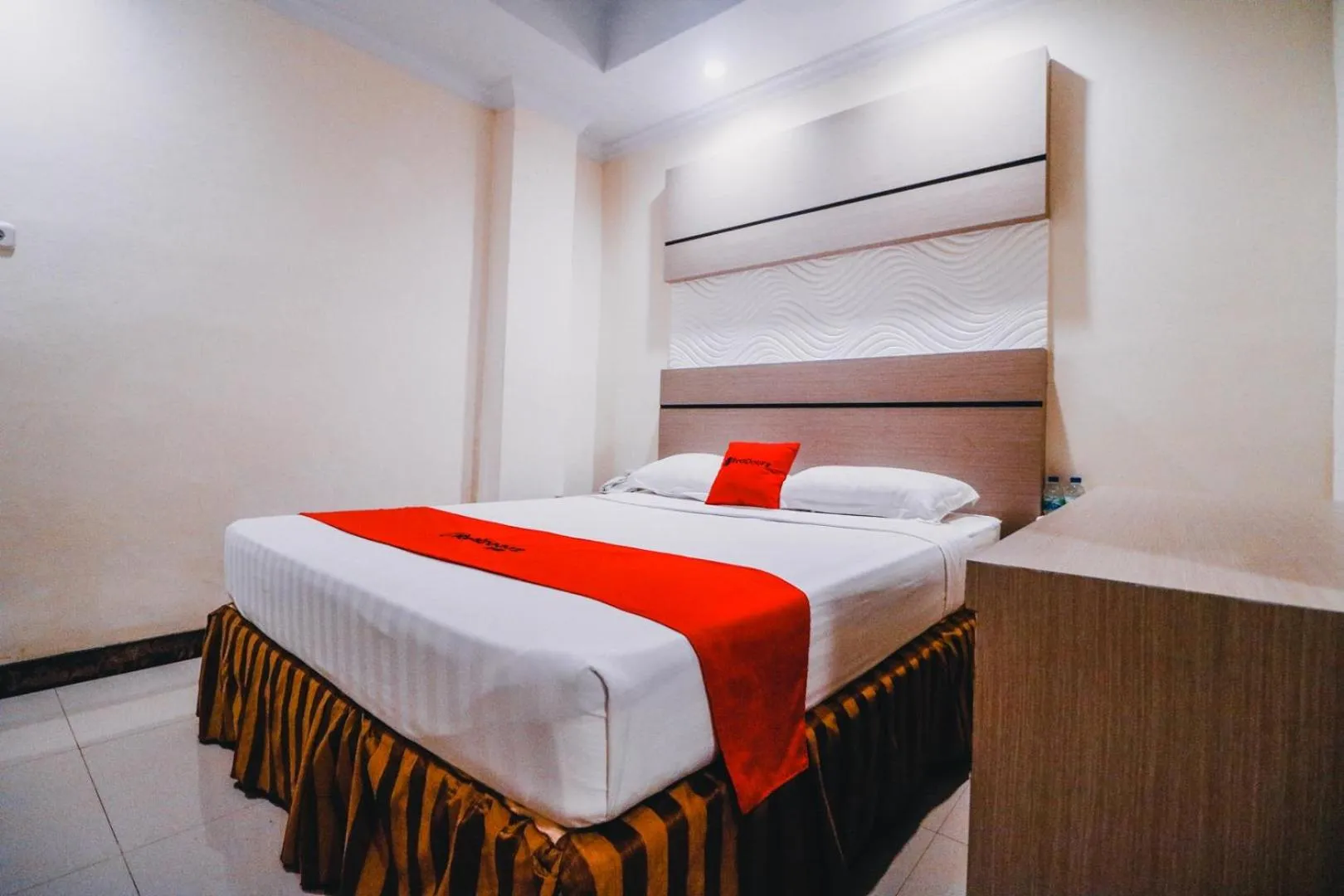 Suite in Reddoorz Plus near Makassar Town Square