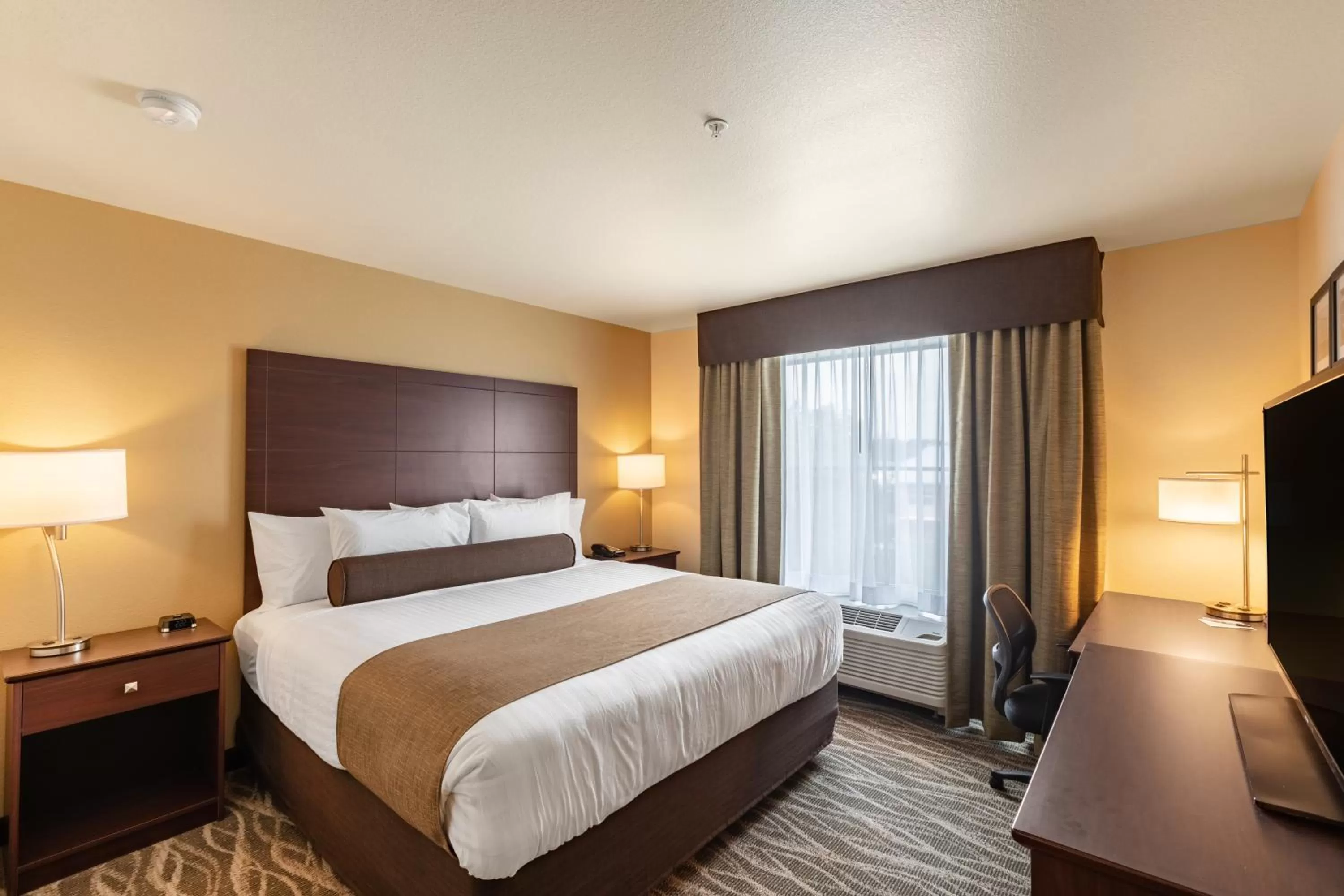 King Room - Disability Access in Cobblestone Hotel & Suites Hartford