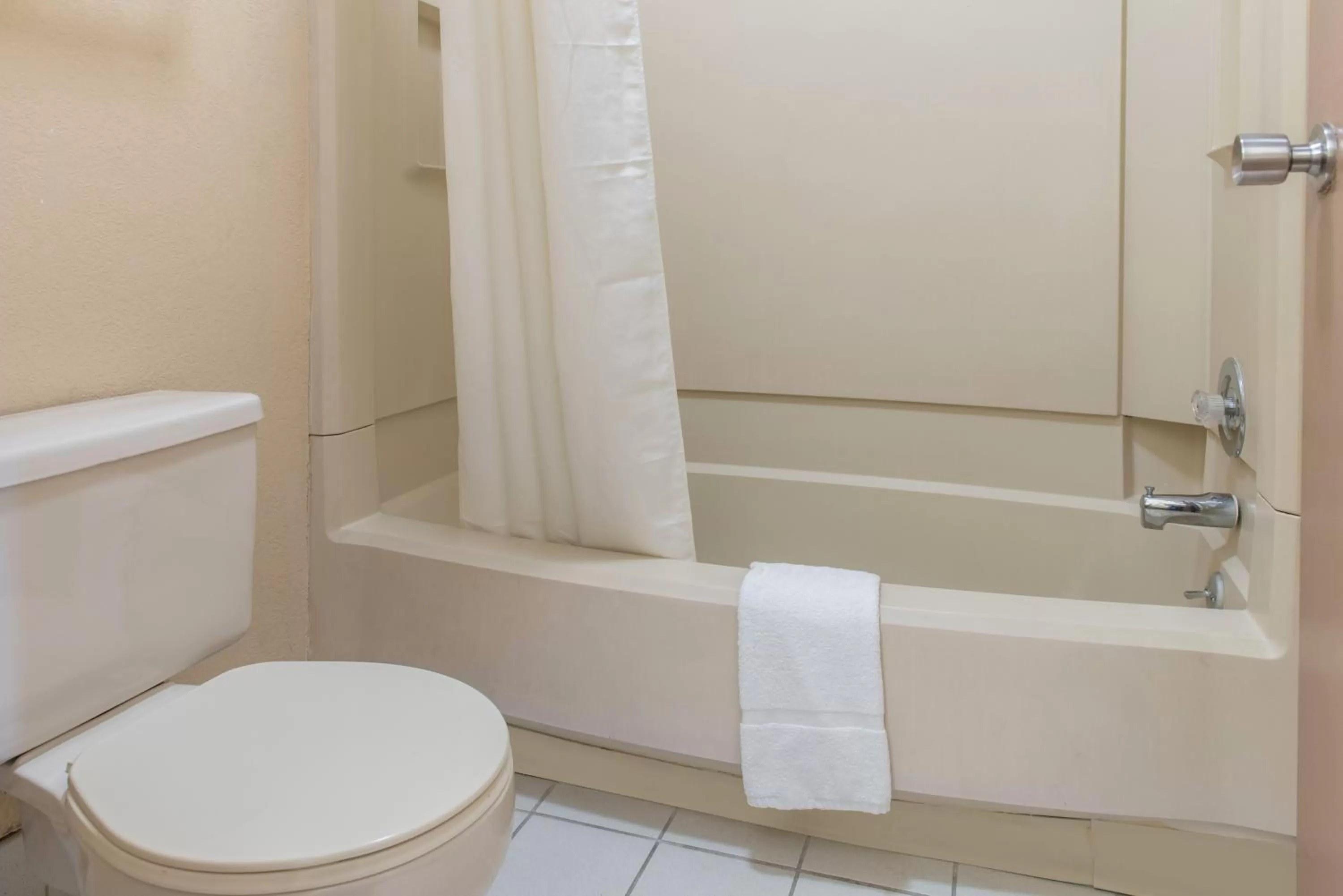 King Room - Non-Smoking in Quality Inn Columbus-East